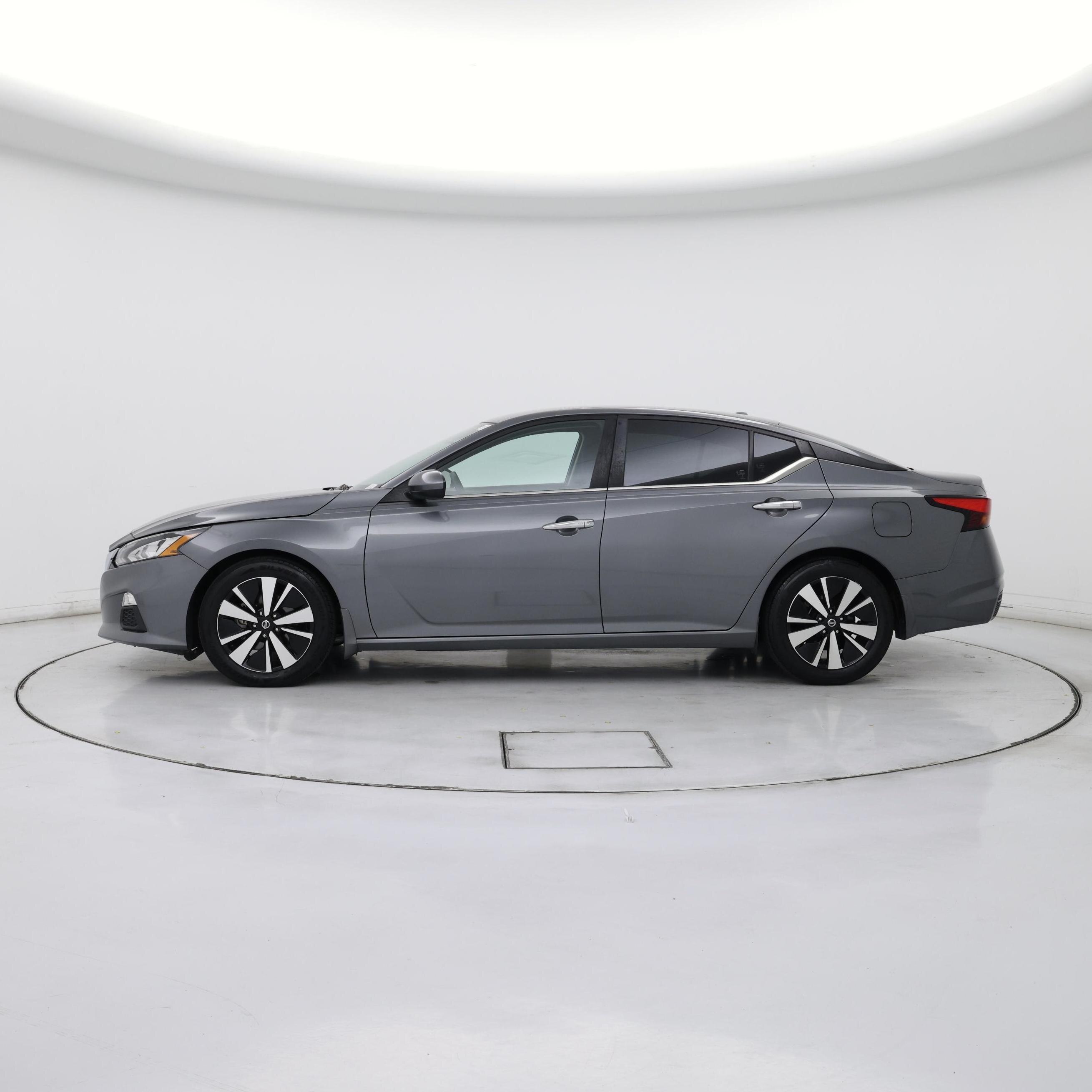 Thumbnail: 2022 Nissan Altima - 3