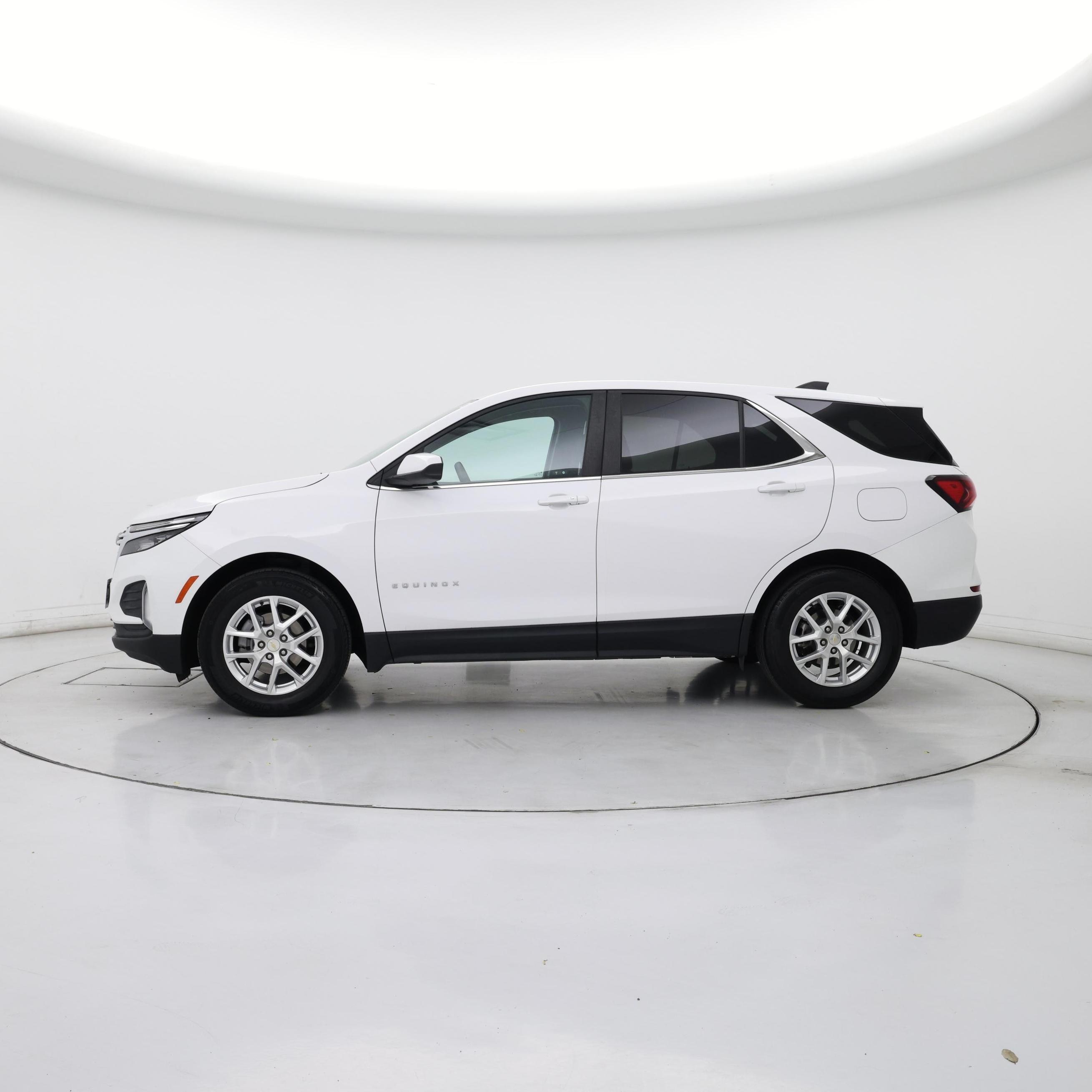 Thumbnail: 2022 Chevrolet Equinox - 3