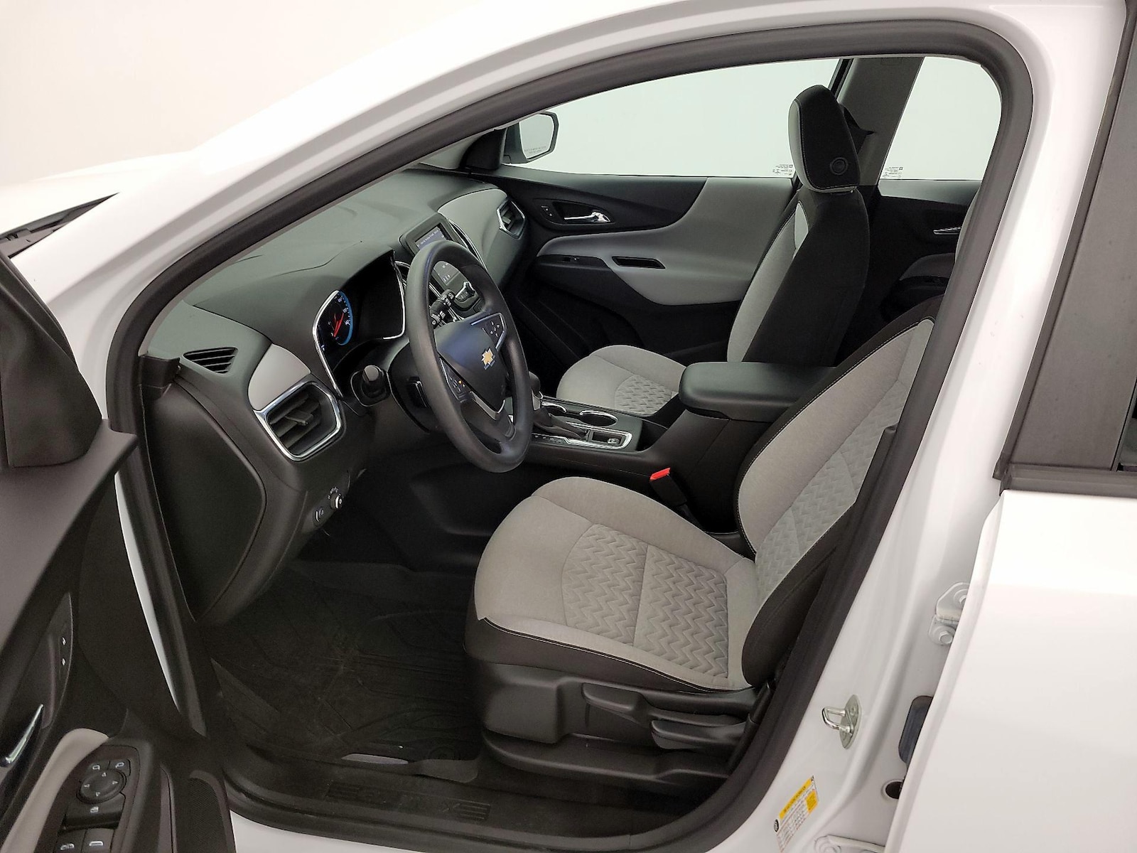 2022 Chevrolet Equinox LS - Photo 12