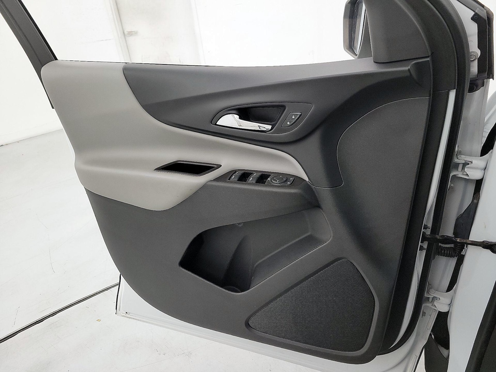 2022 Chevrolet Equinox LS - Photo 13