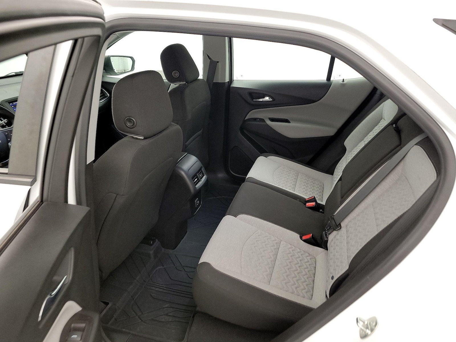 2022 Chevrolet Equinox LS - Photo 20