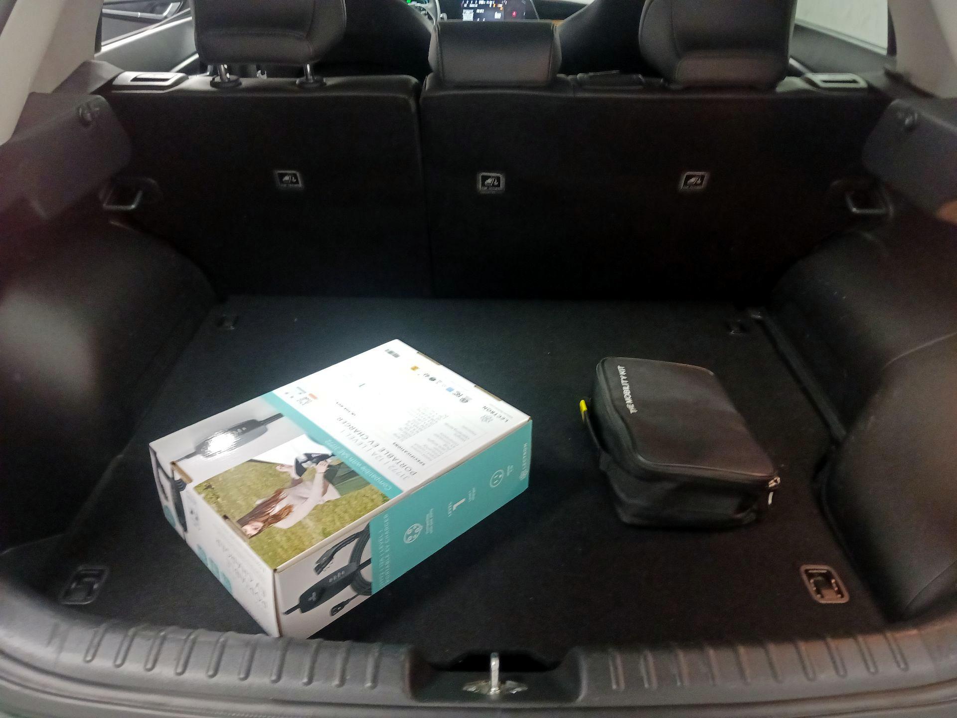Thumbnail: 2023 Kia Niro - 16