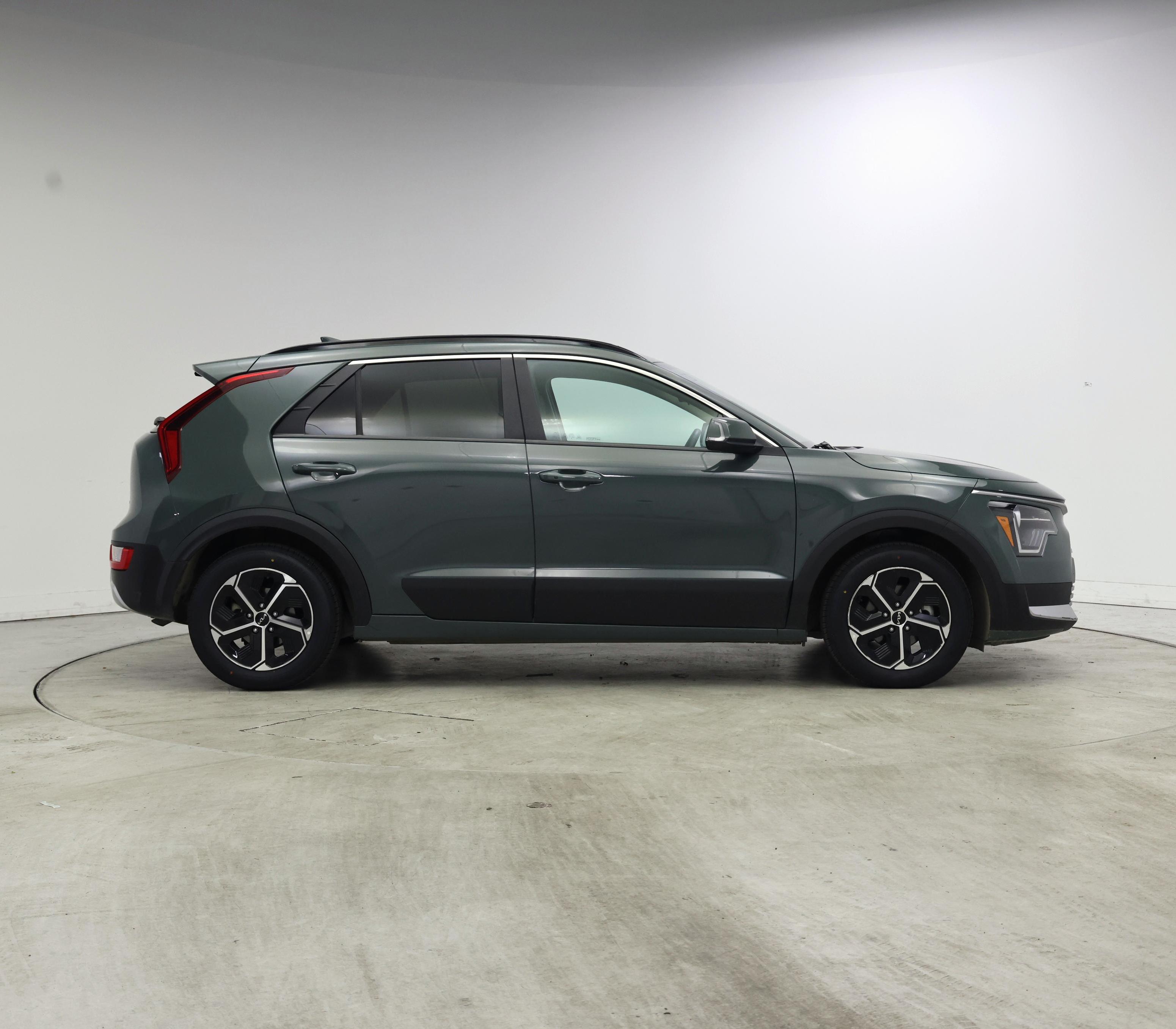Thumbnail: 2023 Kia Niro - 7