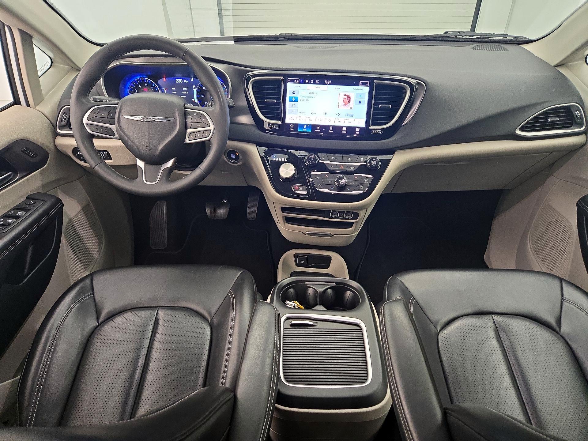 Thumbnail: 2023 Chrysler Pacifica - 9
