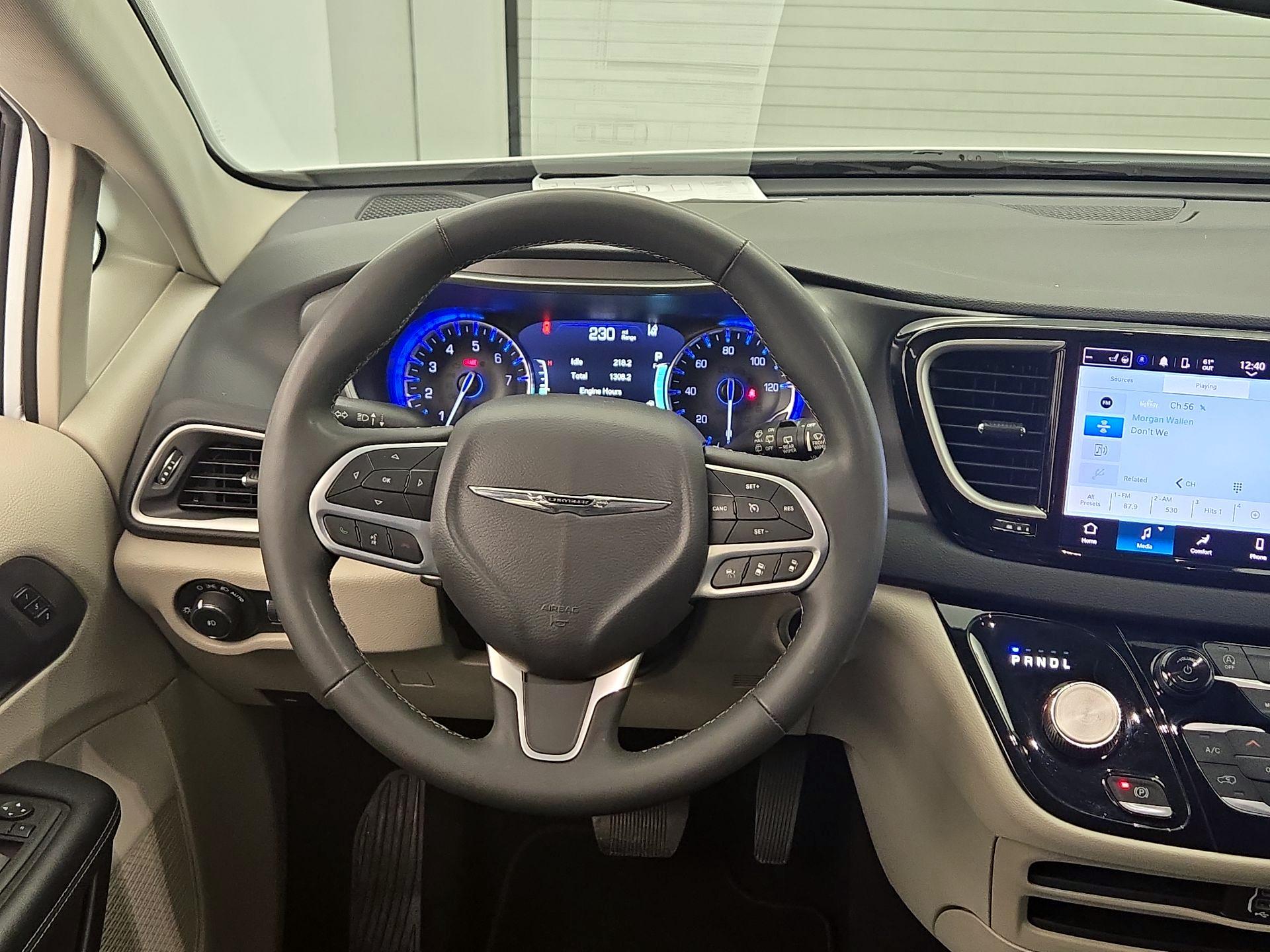 Thumbnail: 2023 Chrysler Pacifica - 10