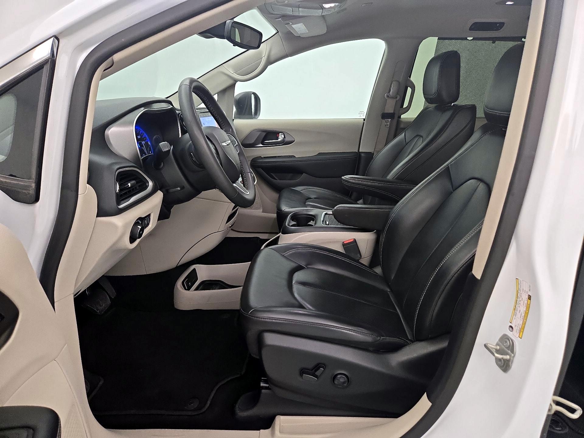 Thumbnail: 2023 Chrysler Pacifica - 11