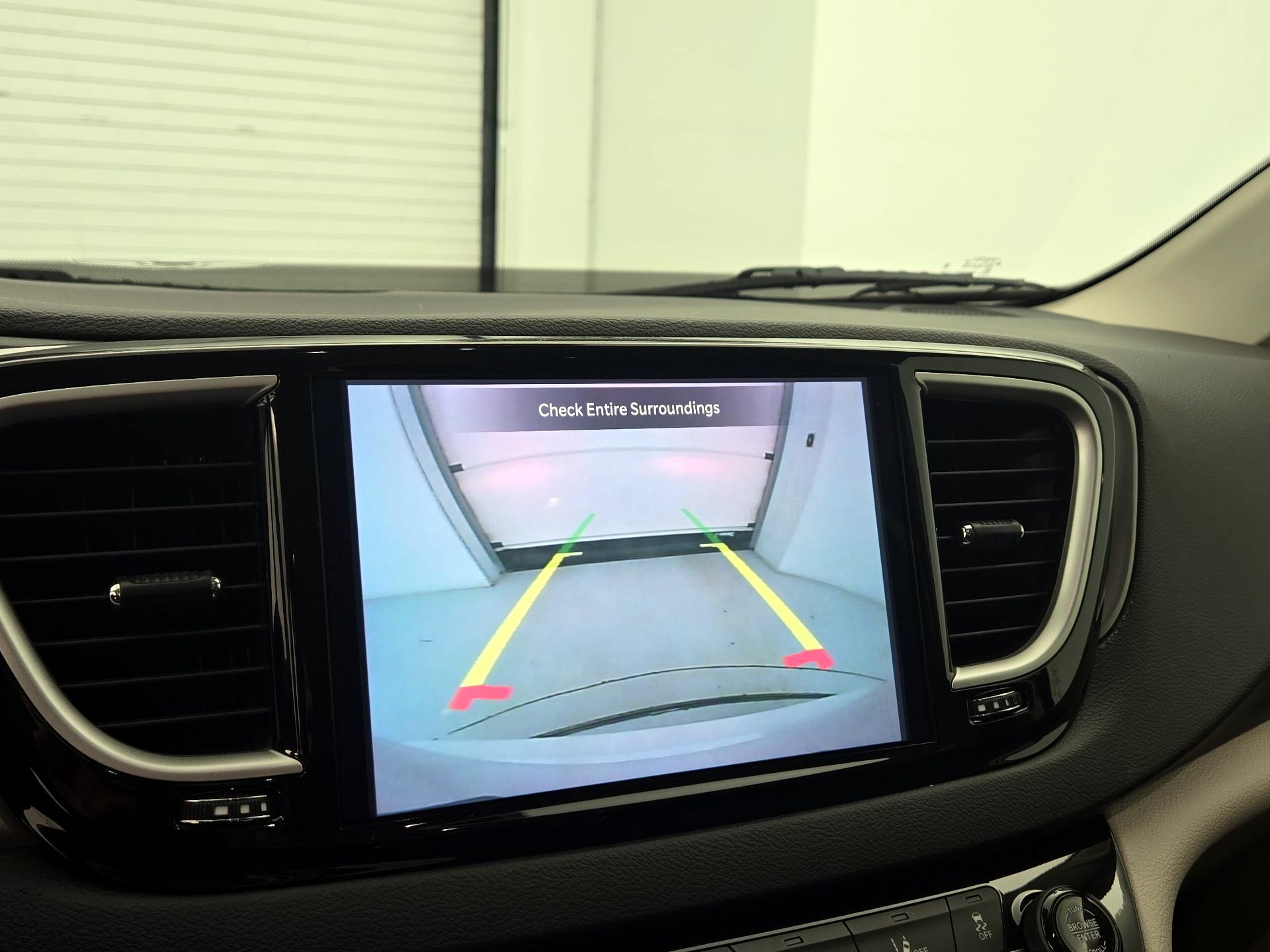 Thumbnail: 2023 Chrysler Pacifica - 14