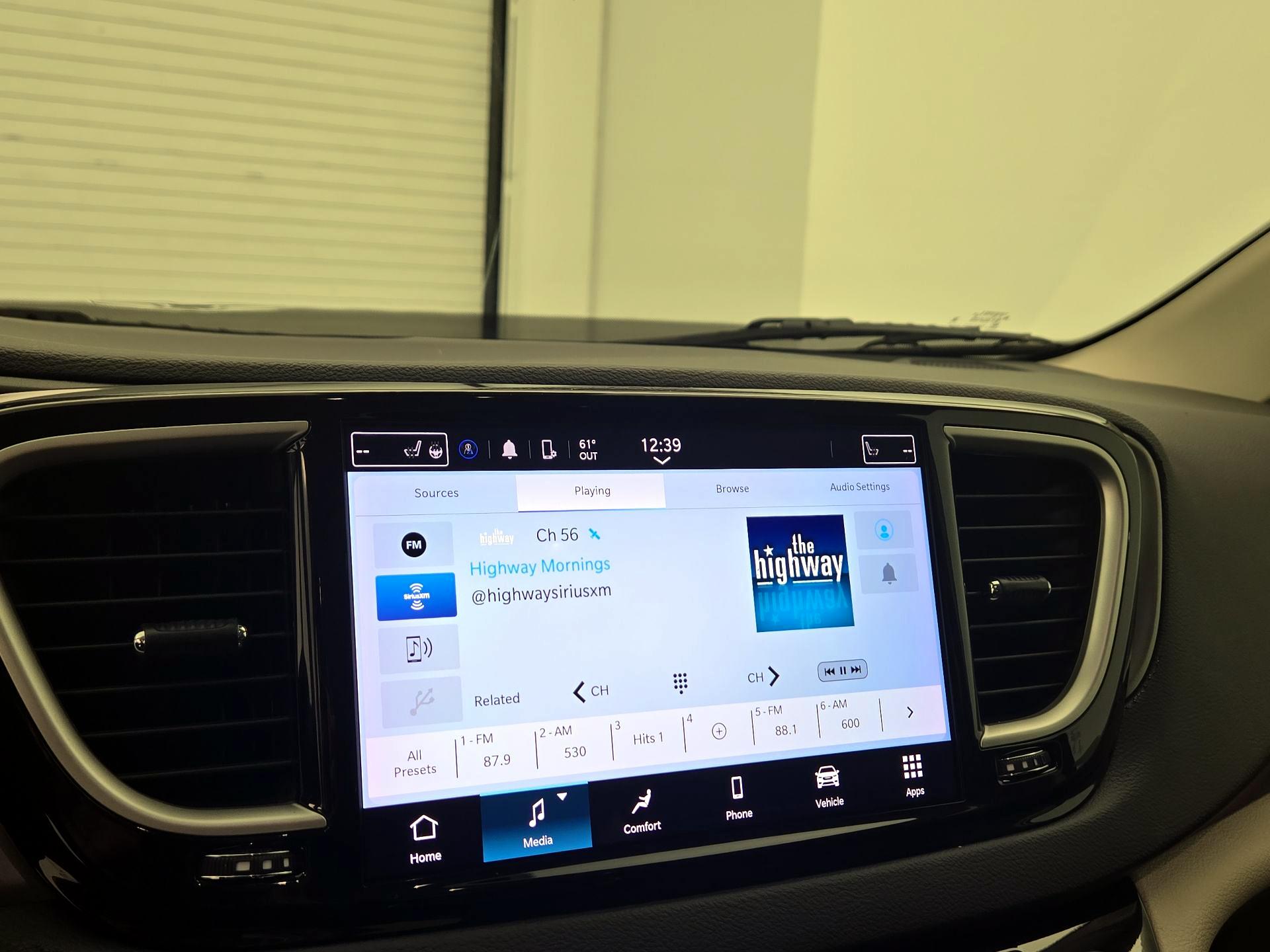 Thumbnail: 2023 Chrysler Pacifica - 15