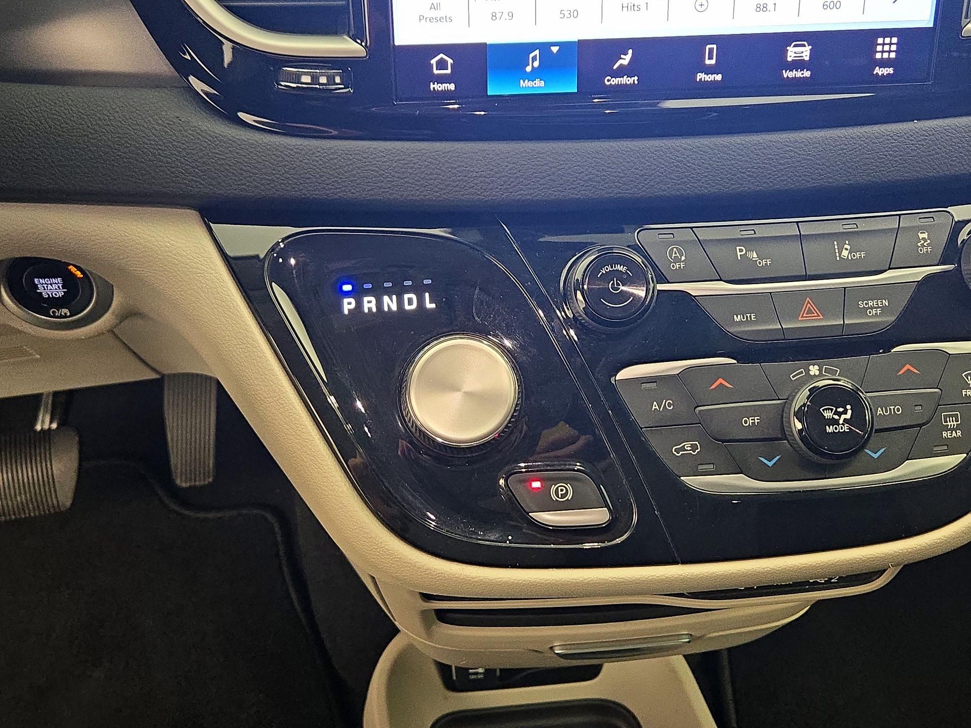 Thumbnail: 2023 Chrysler Pacifica - 17