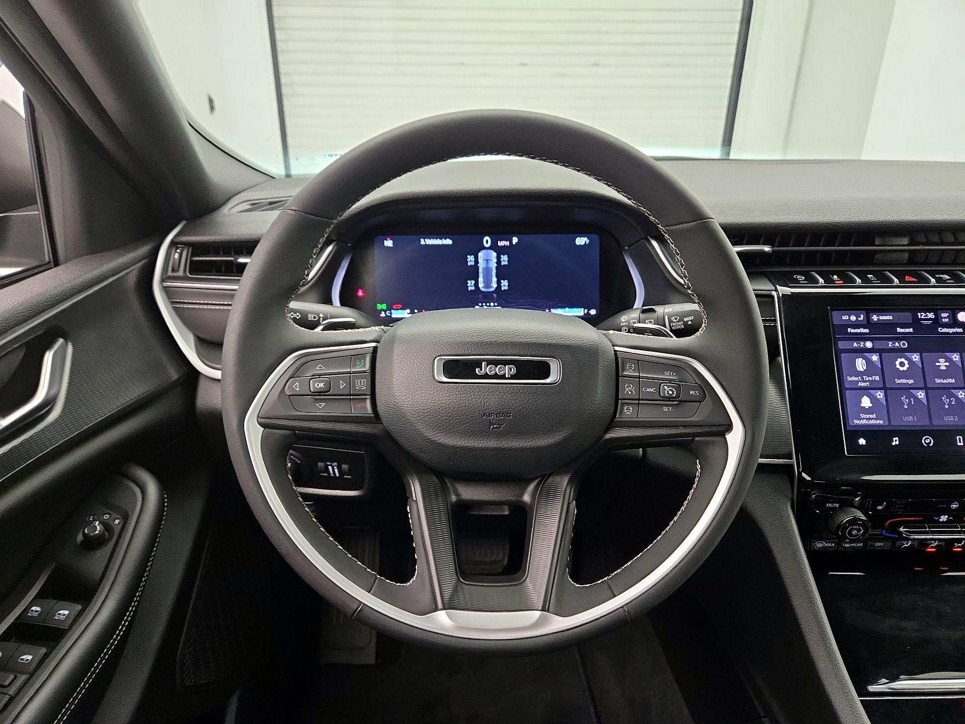 Thumbnail: 2024 Jeep Grand Cherokee - 10