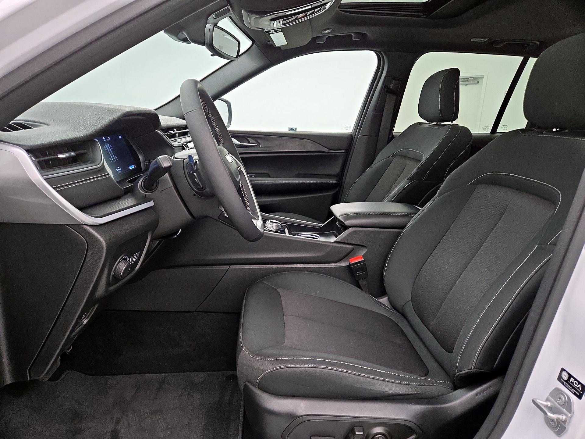 Thumbnail: 2024 Jeep Grand Cherokee - 11