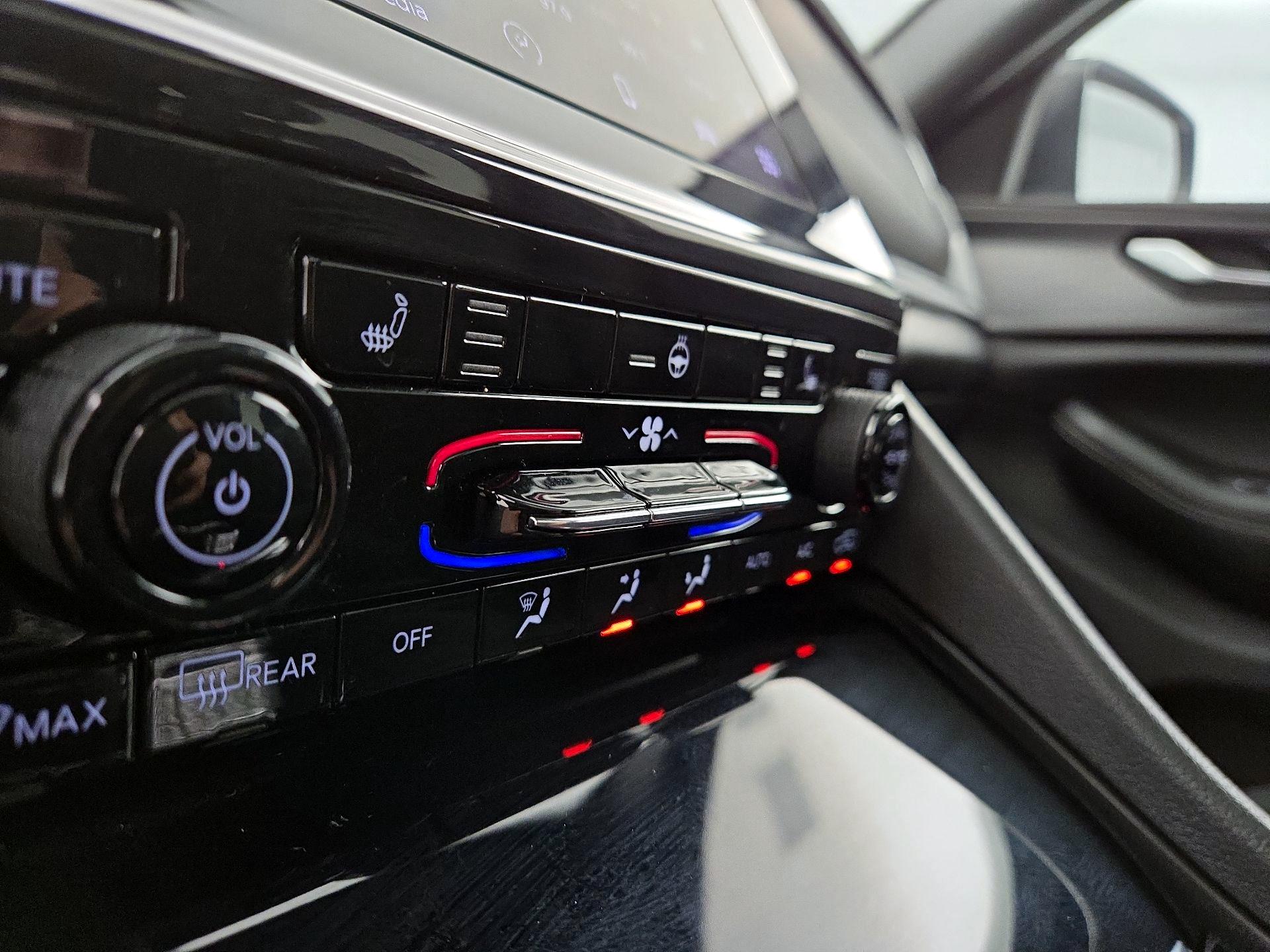 Thumbnail: 2024 Jeep Grand Cherokee - 16