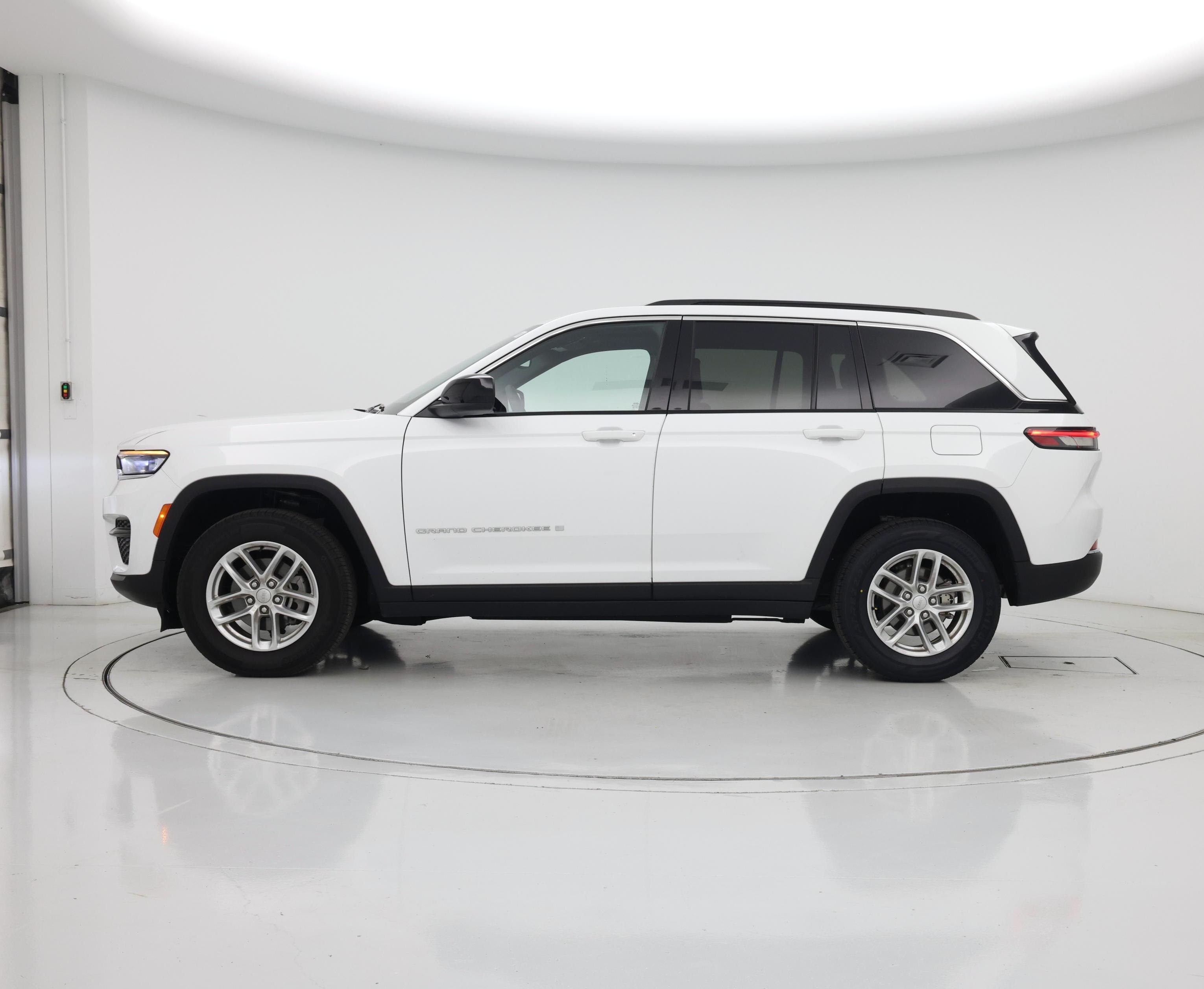 Thumbnail: 2024 Jeep Grand Cherokee - 3