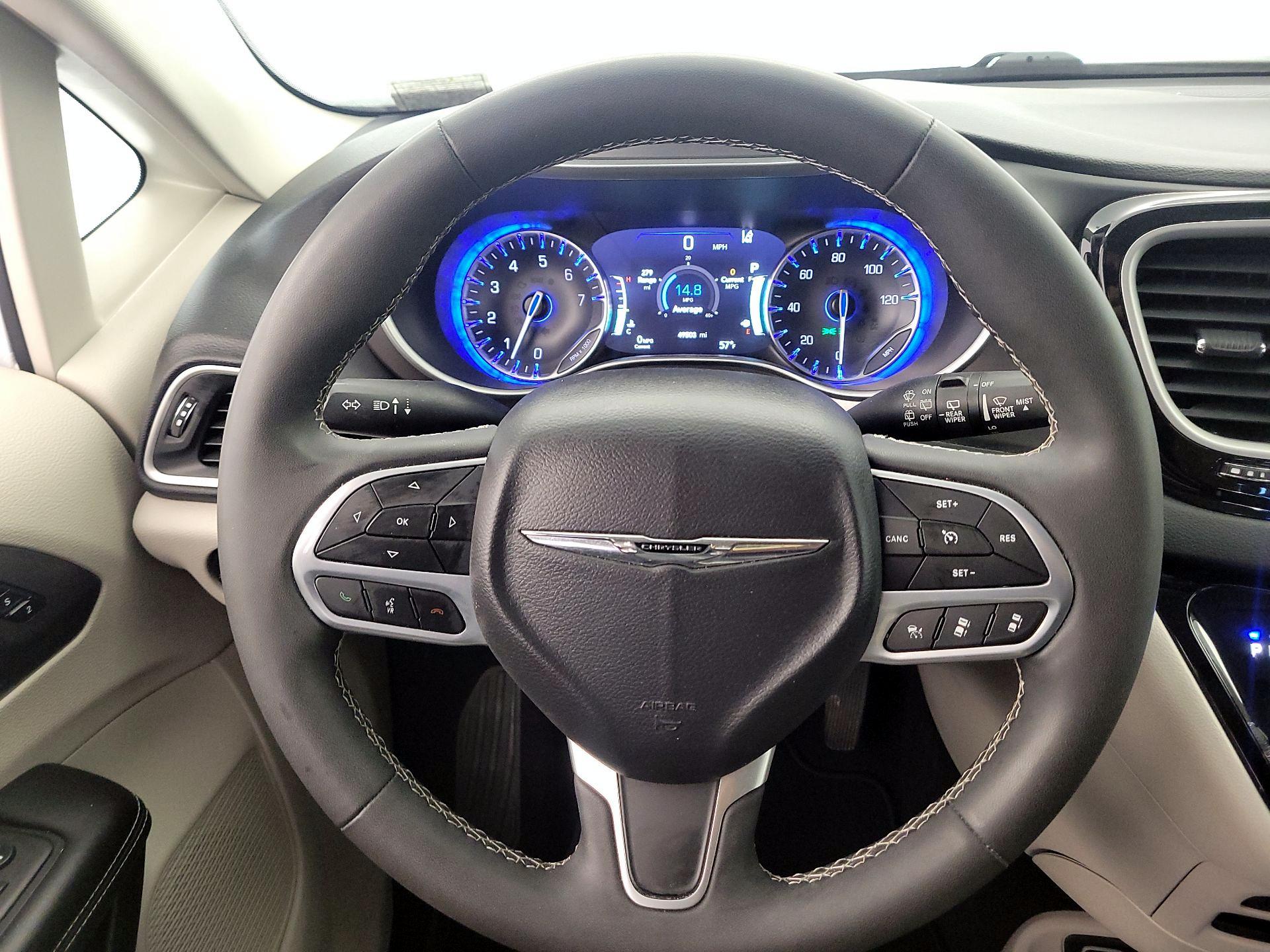 Thumbnail: 2023 Chrysler Pacifica - 10