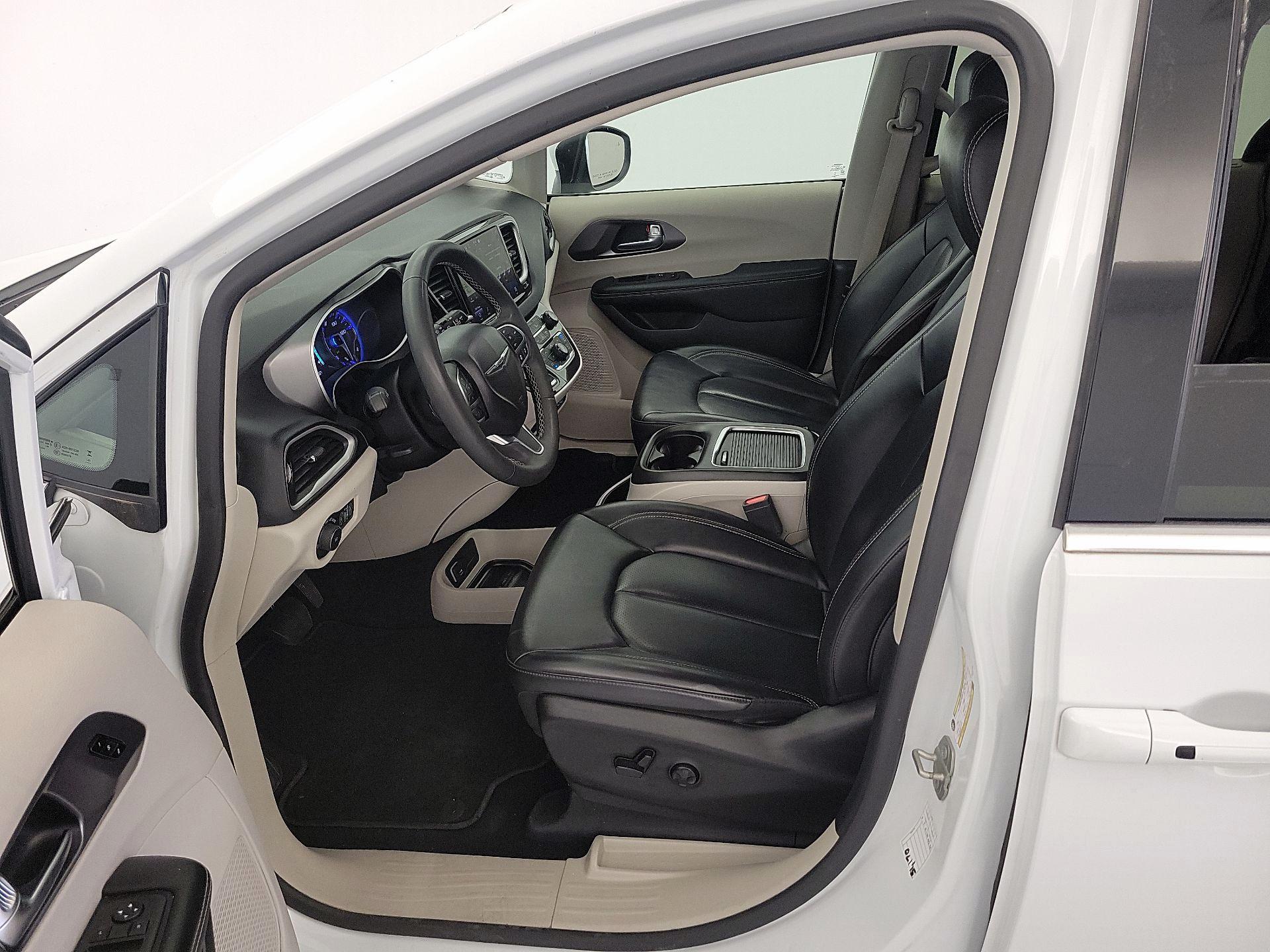 Thumbnail: 2023 Chrysler Pacifica - 11