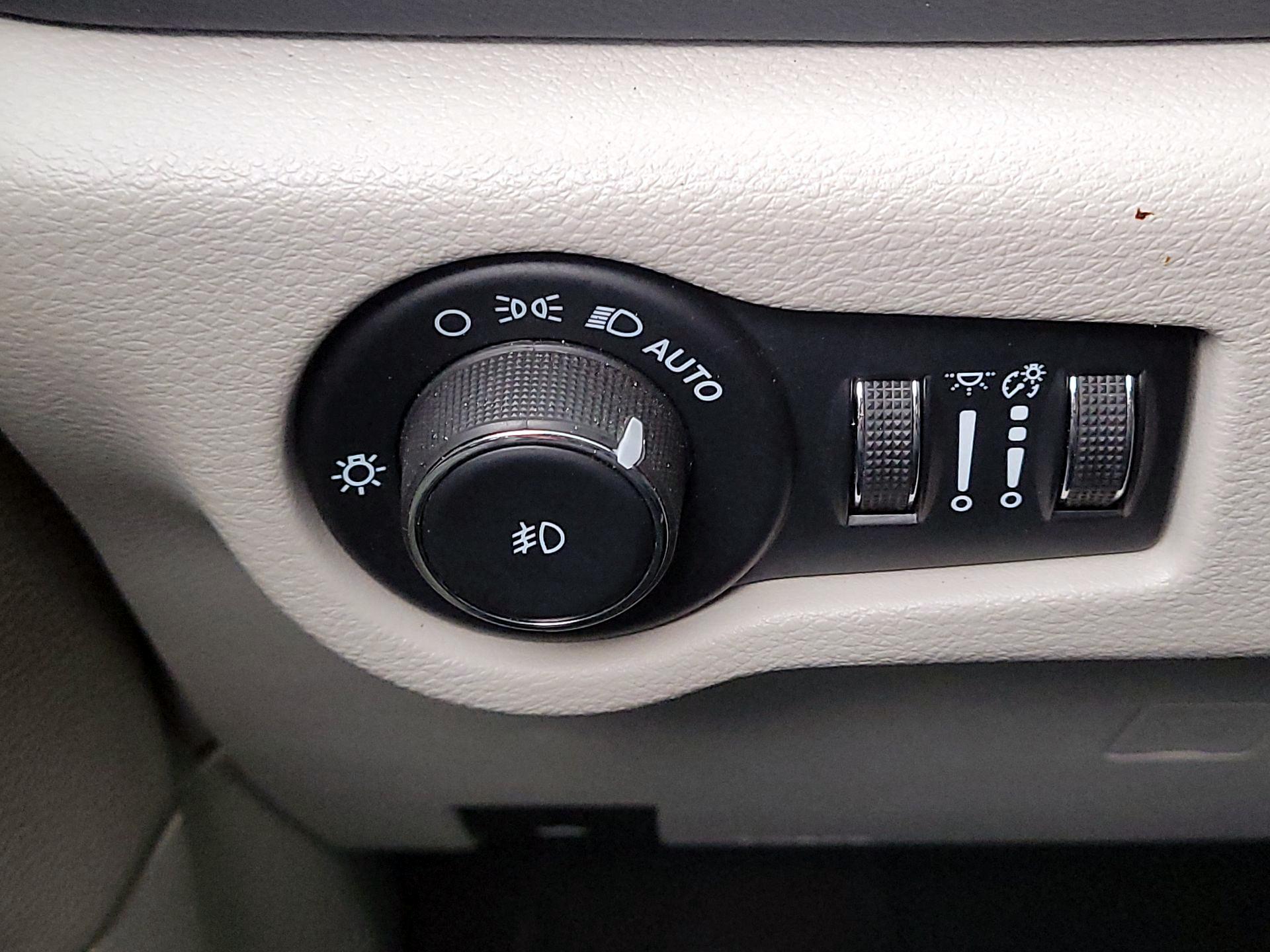 Thumbnail: 2023 Chrysler Pacifica - 13