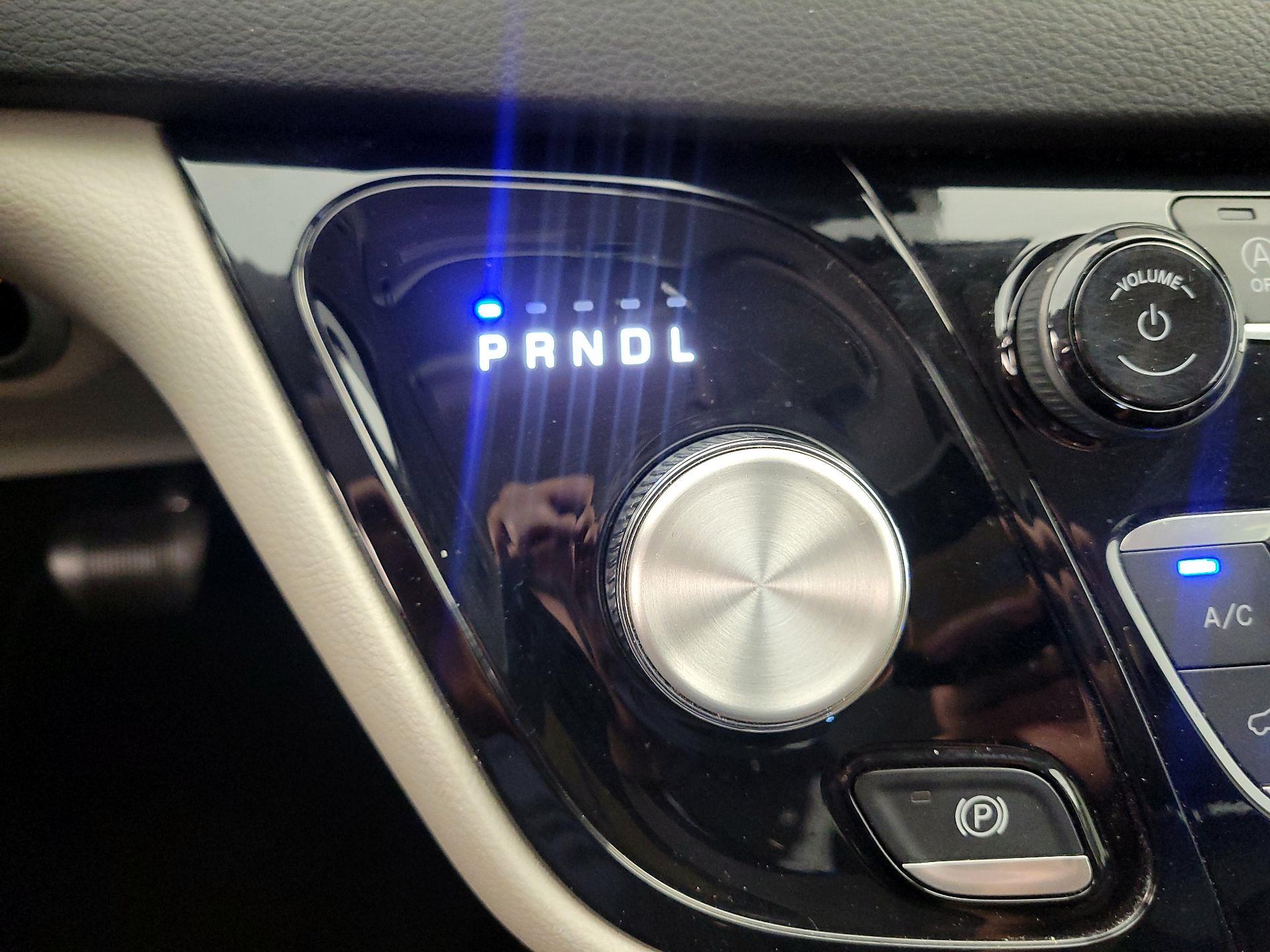 Thumbnail: 2023 Chrysler Pacifica - 17