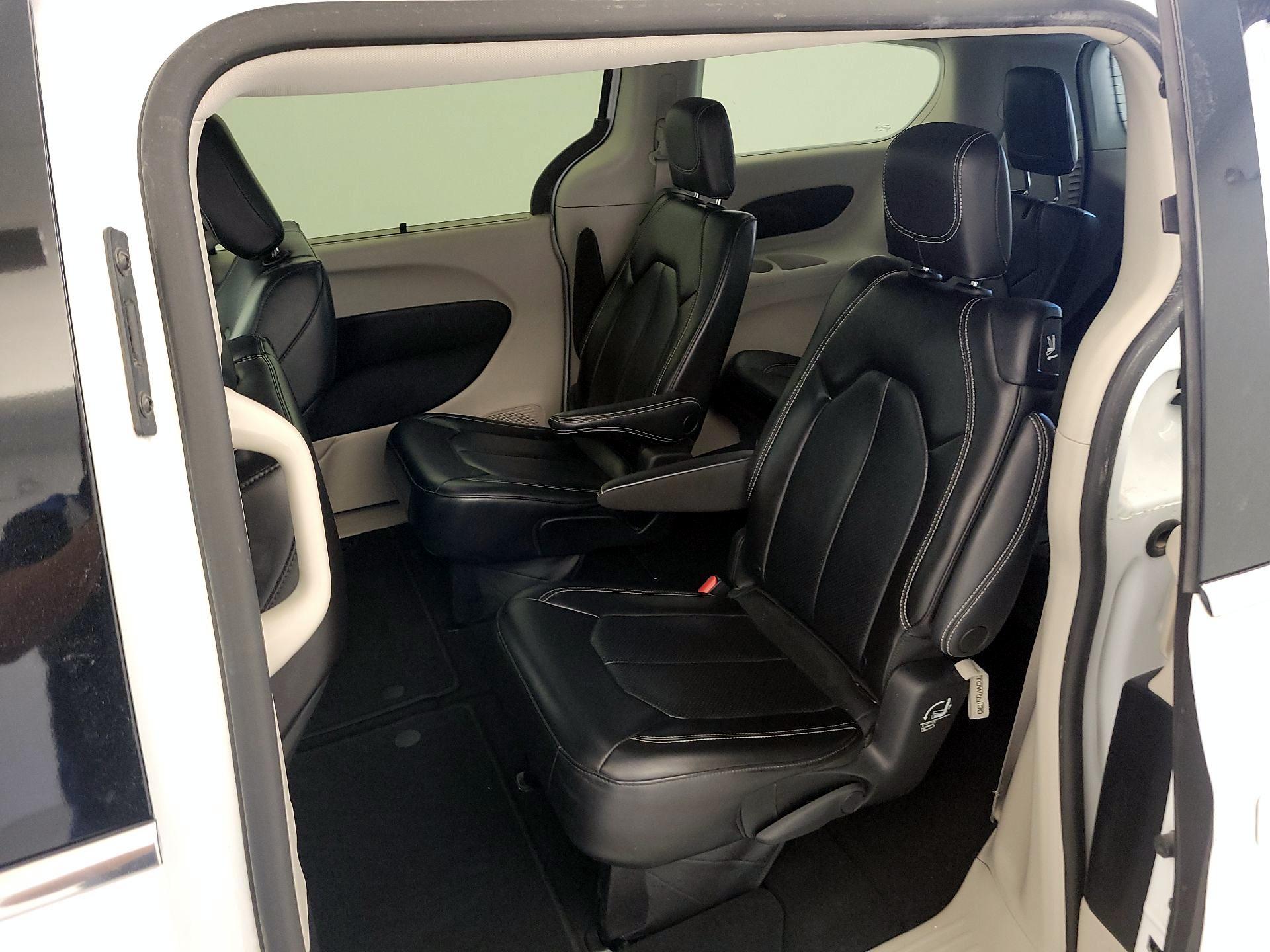 Thumbnail: 2023 Chrysler Pacifica - 19