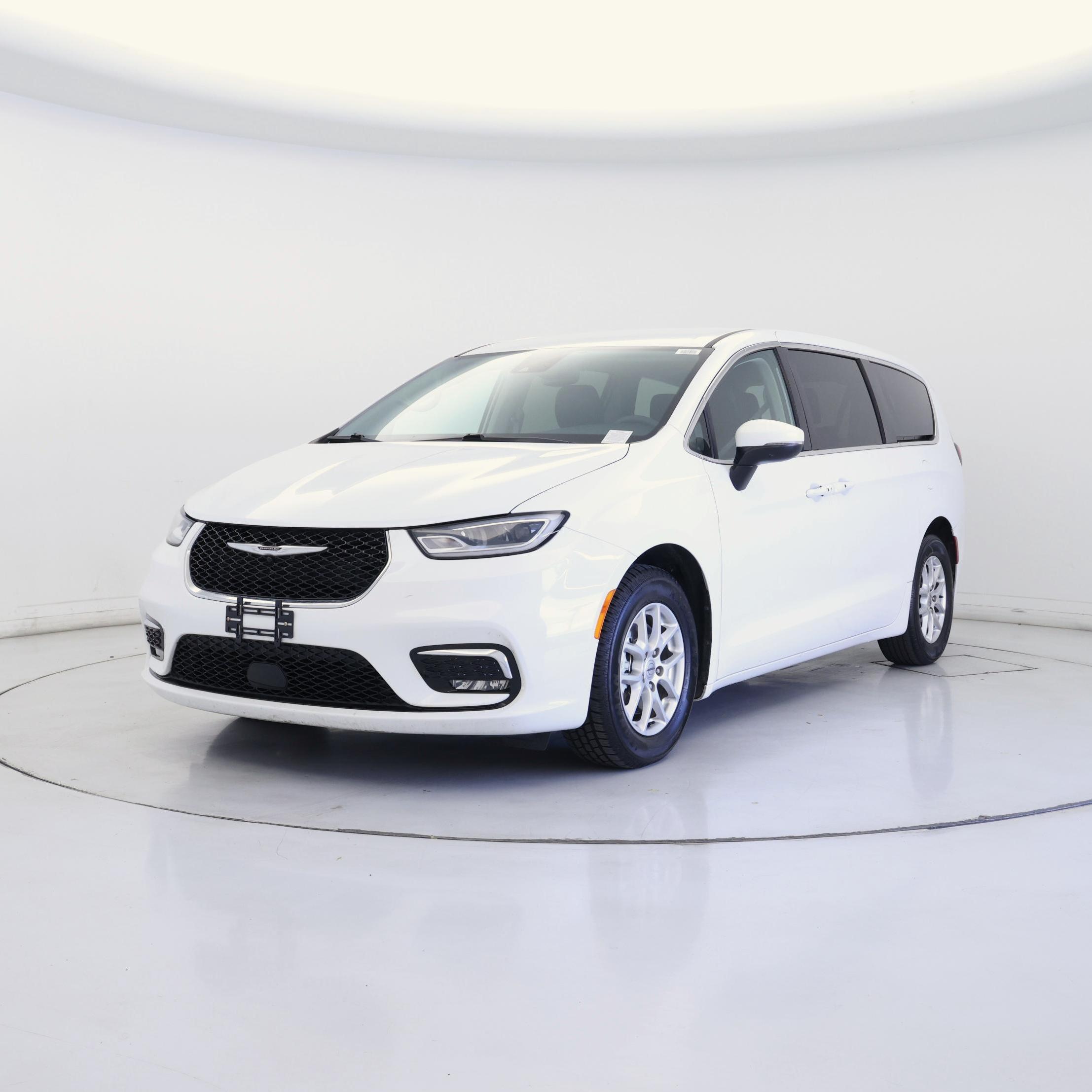 Thumbnail: 2023 Chrysler Pacifica - 4