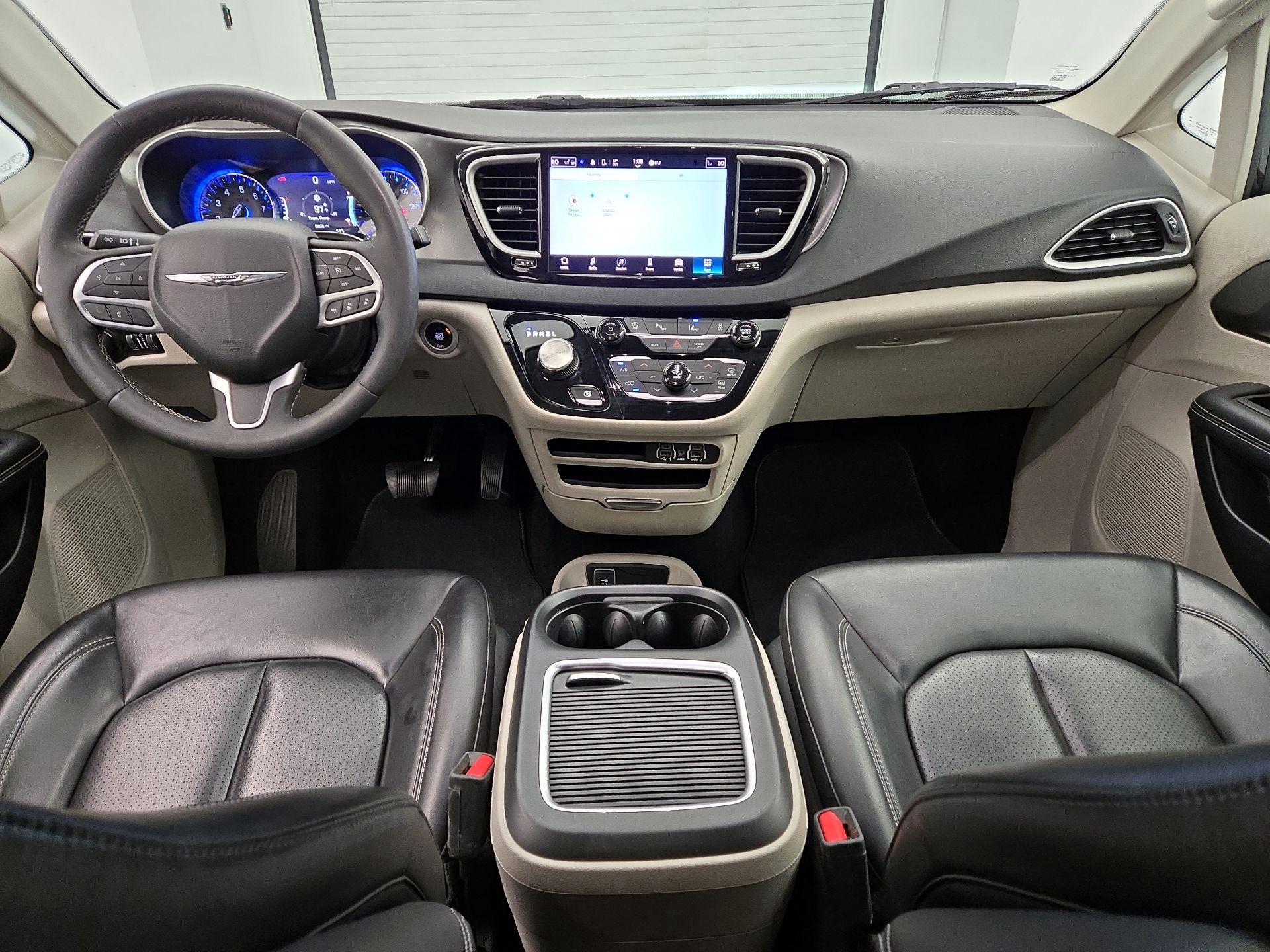 Thumbnail: 2023 Chrysler Pacifica - 9