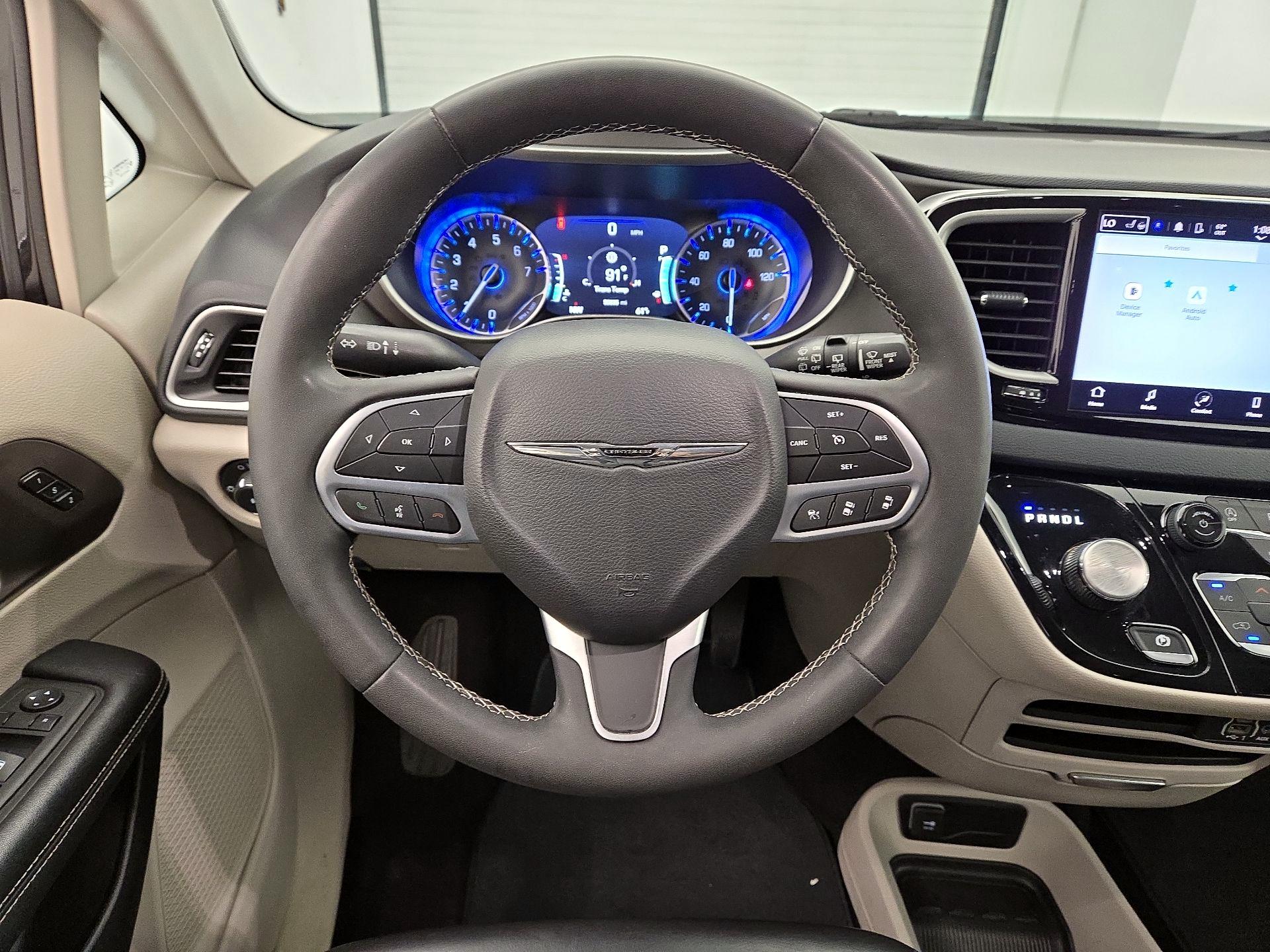 Thumbnail: 2023 Chrysler Pacifica - 10