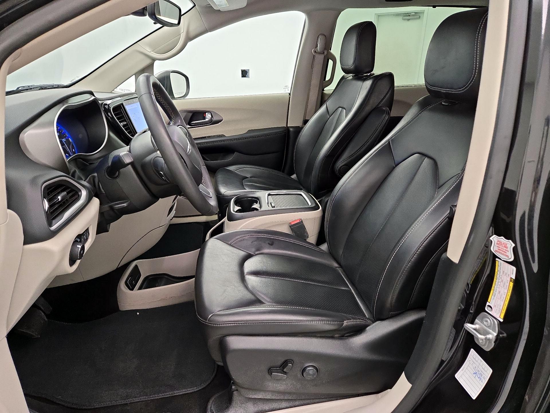 Thumbnail: 2023 Chrysler Pacifica - 11