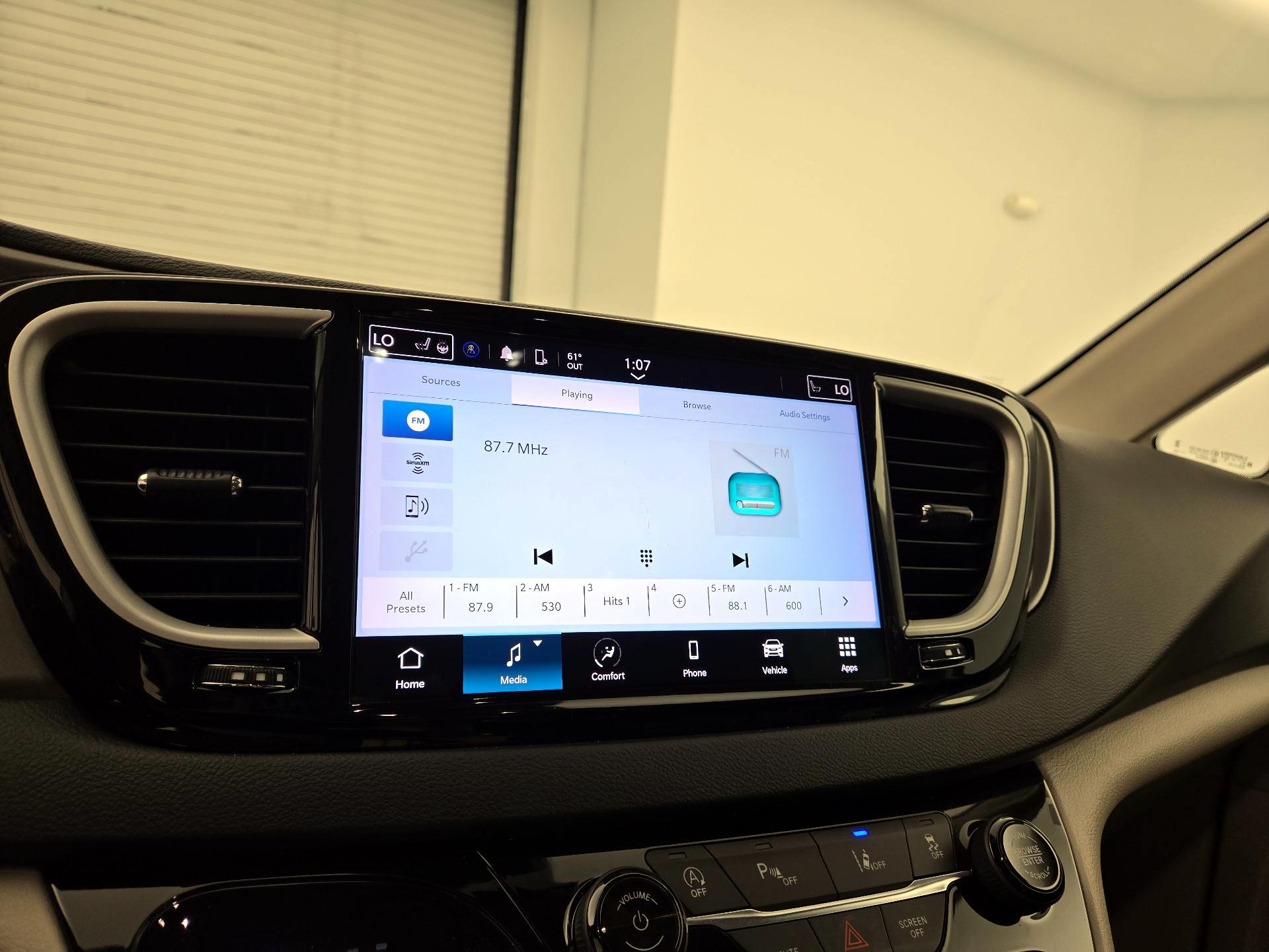 Thumbnail: 2023 Chrysler Pacifica - 15