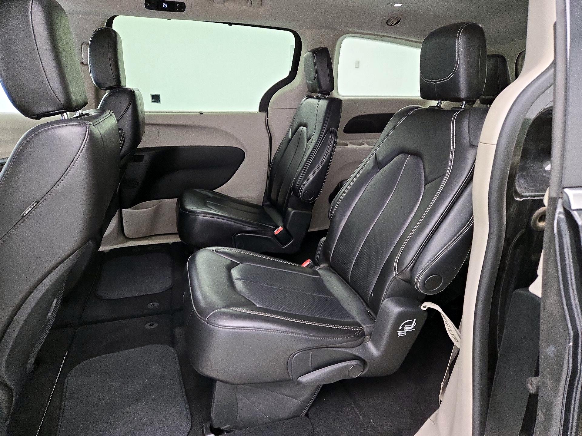 Thumbnail: 2023 Chrysler Pacifica - 19