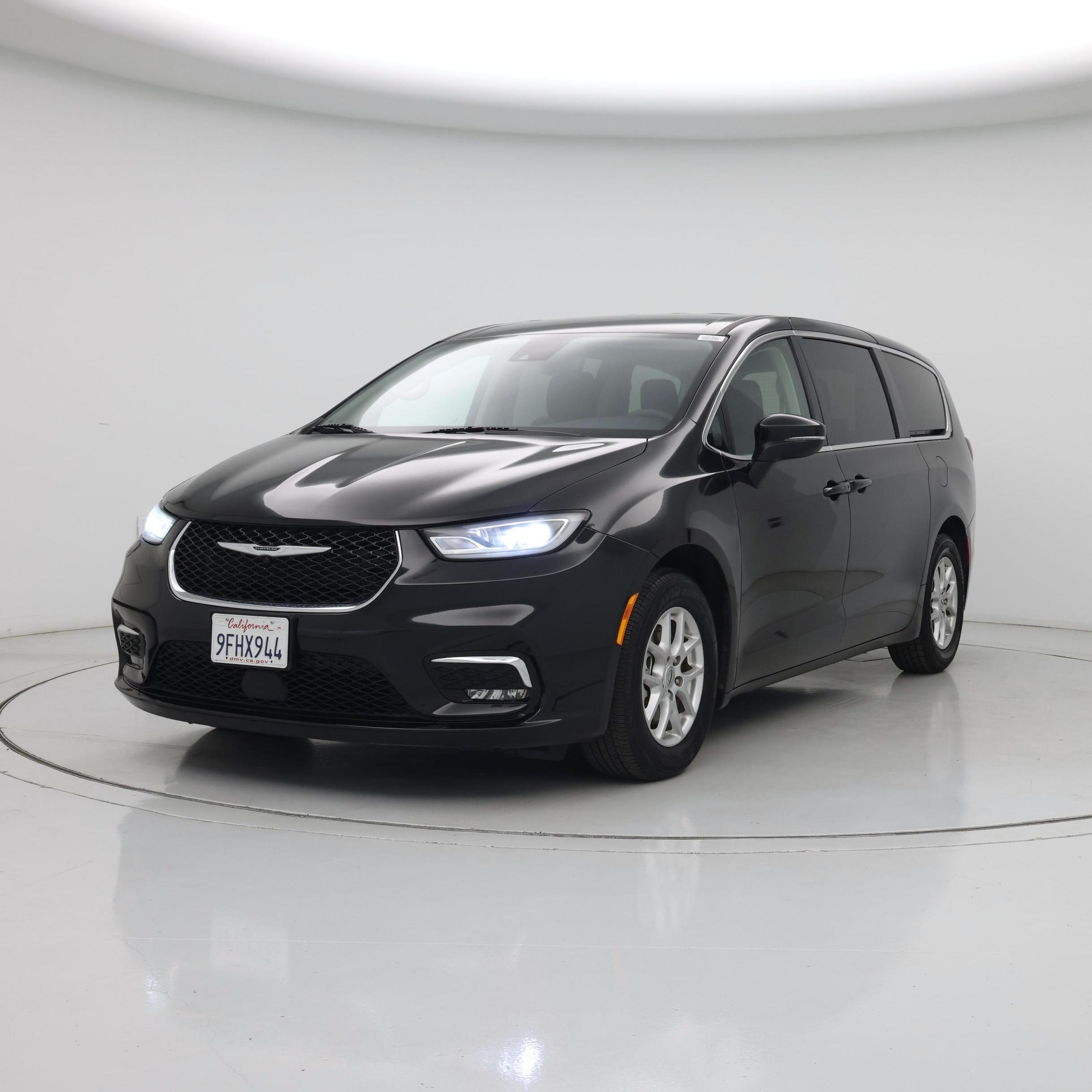 Thumbnail: 2023 Chrysler Pacifica - 4