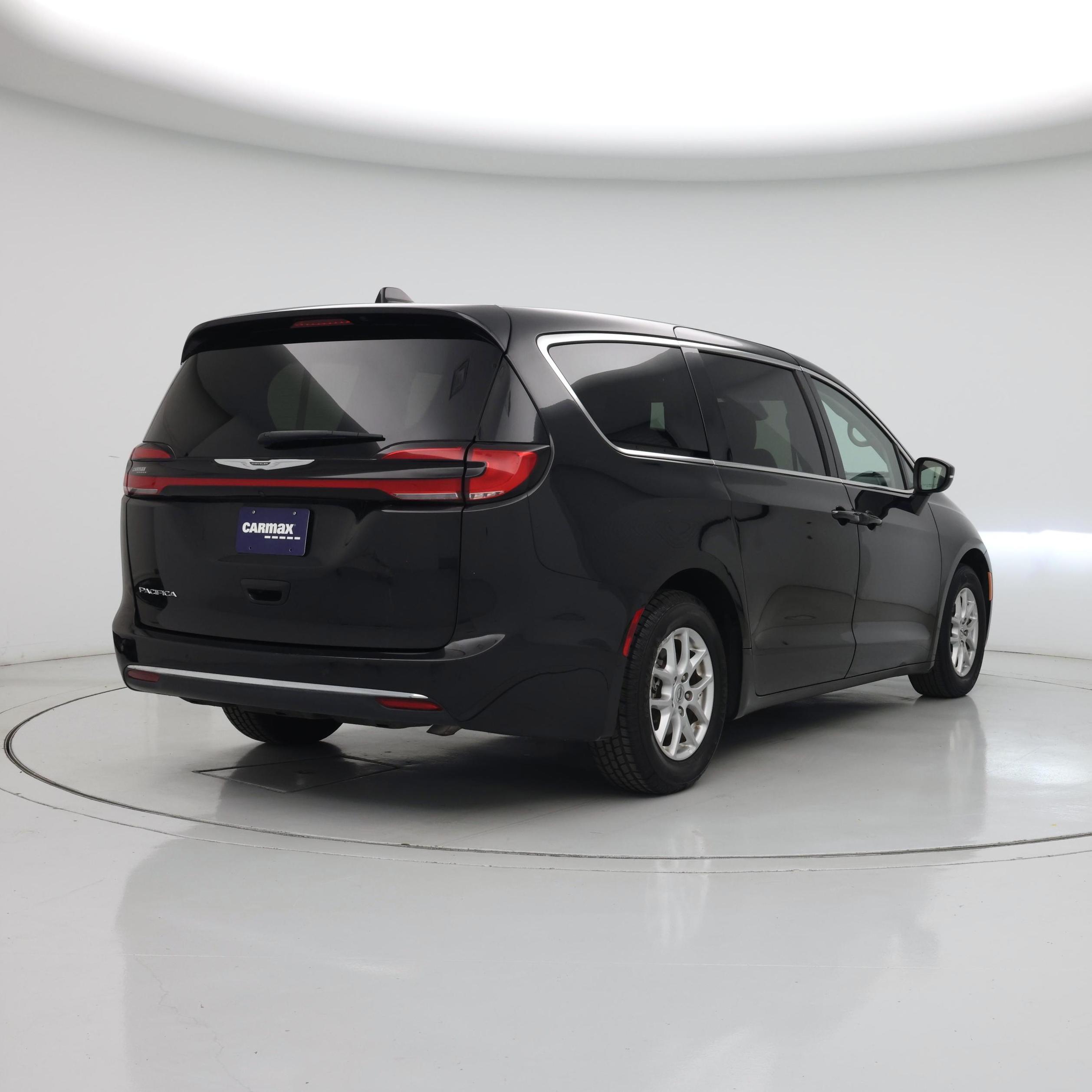Thumbnail: 2023 Chrysler Pacifica - 8