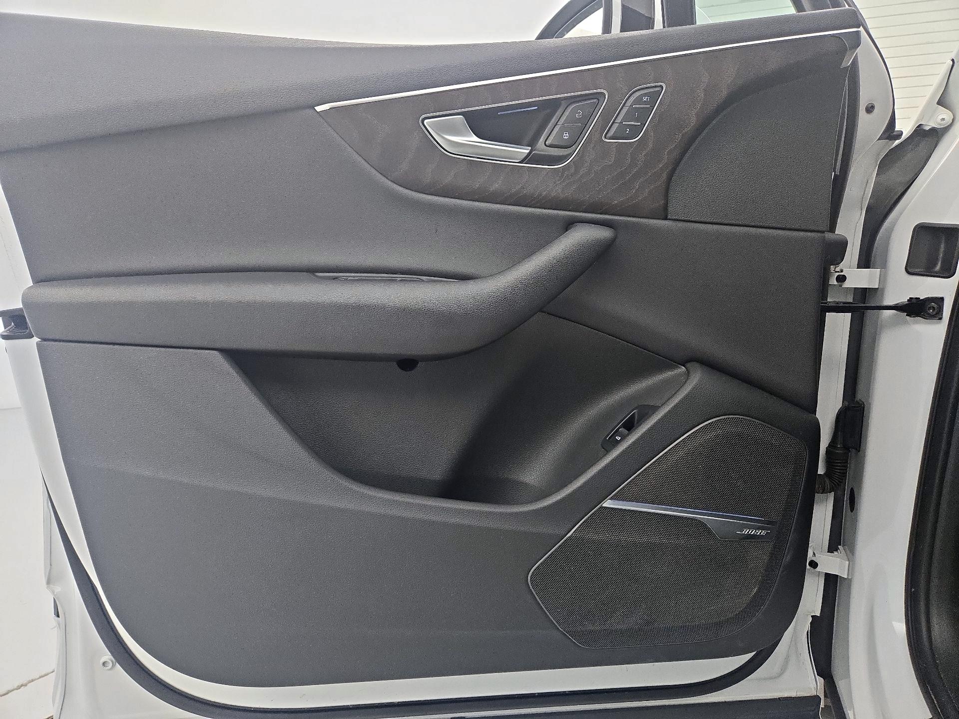 Thumbnail: 2020 Audi Q7 - 12