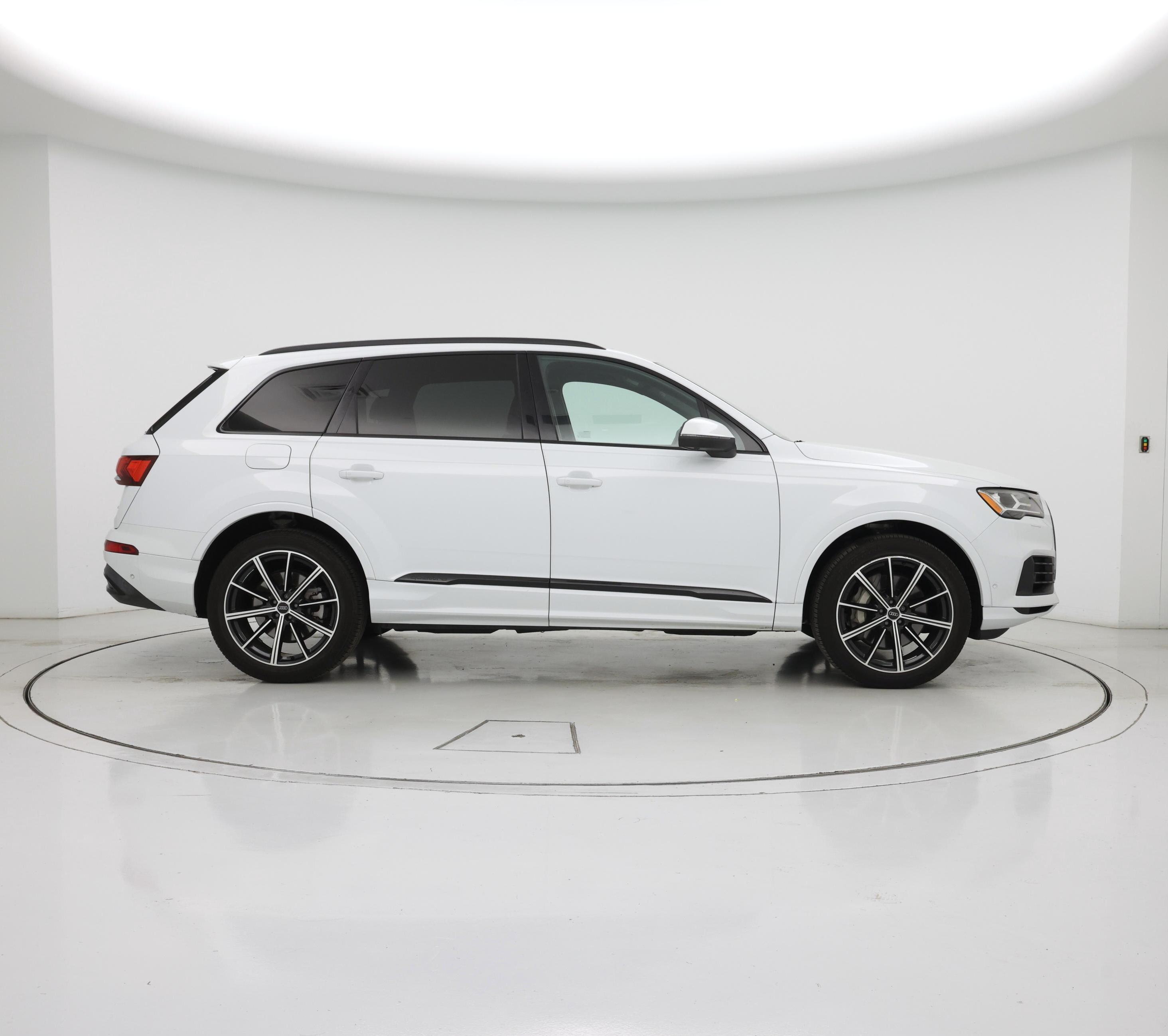 Thumbnail: 2020 Audi Q7 - 7