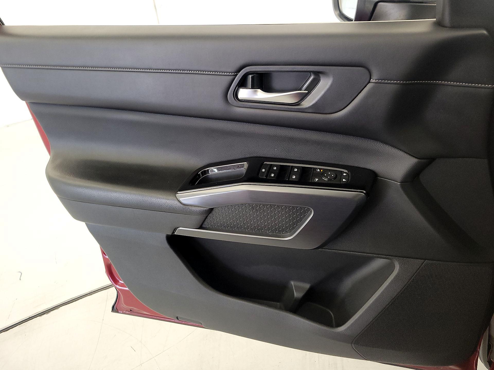 Thumbnail: 2023 Nissan Pathfinder - 12