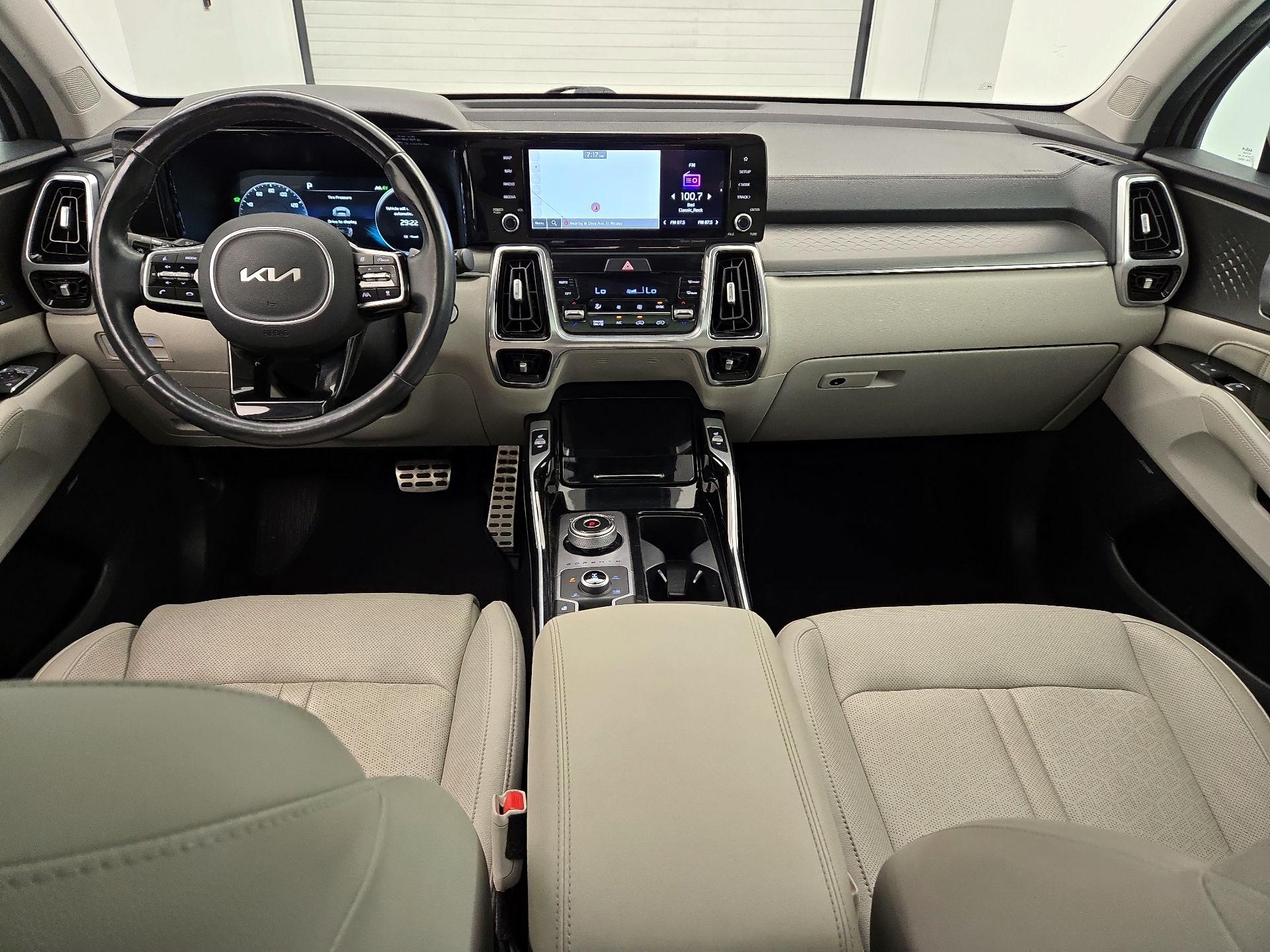 Thumbnail: 2023 Kia Sorento - 9