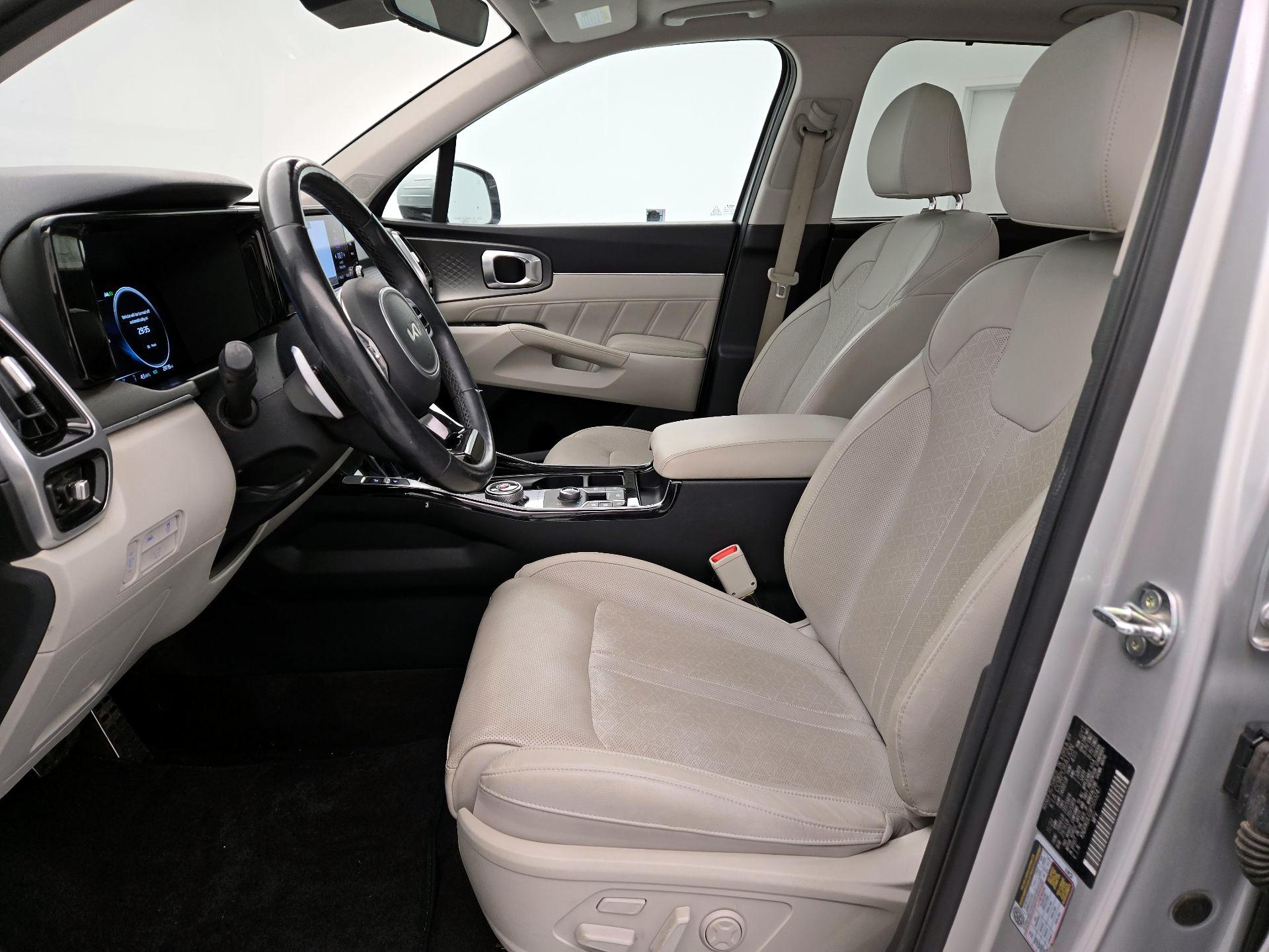Thumbnail: 2023 Kia Sorento - 11