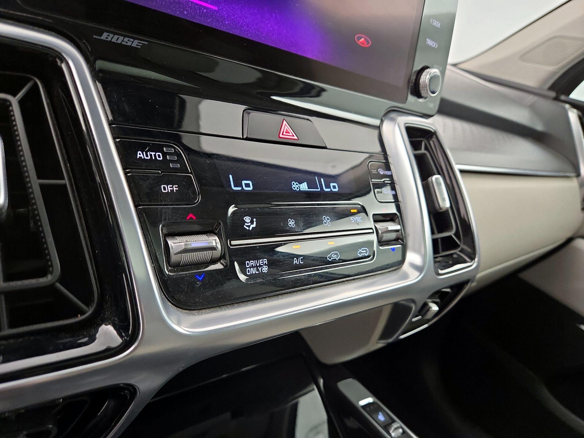 Thumbnail: 2023 Kia Sorento - 17