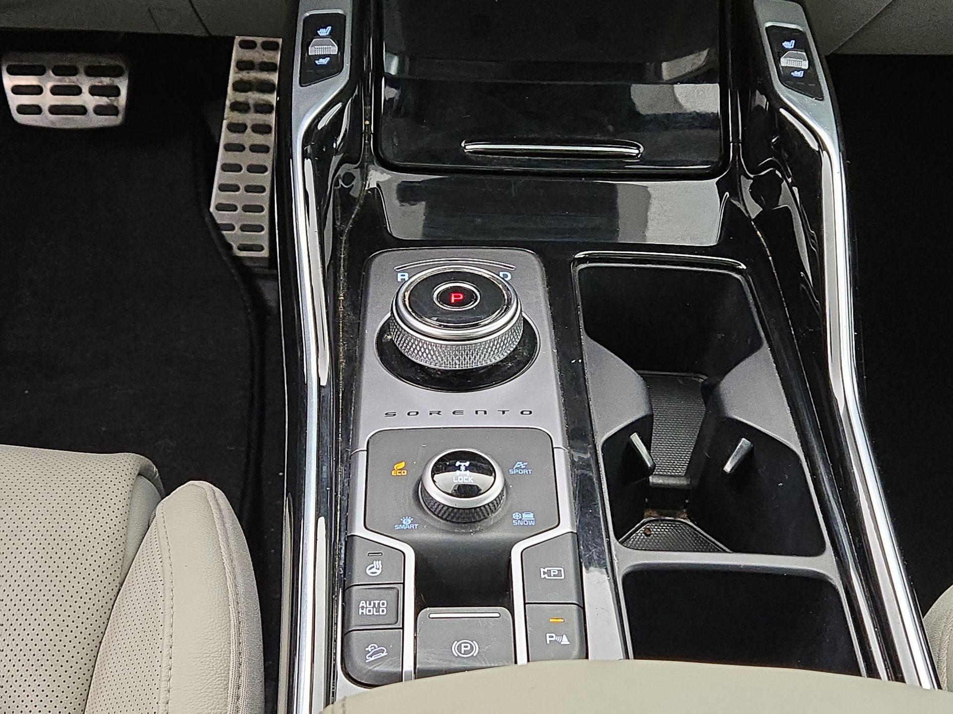 Thumbnail: 2023 Kia Sorento - 18