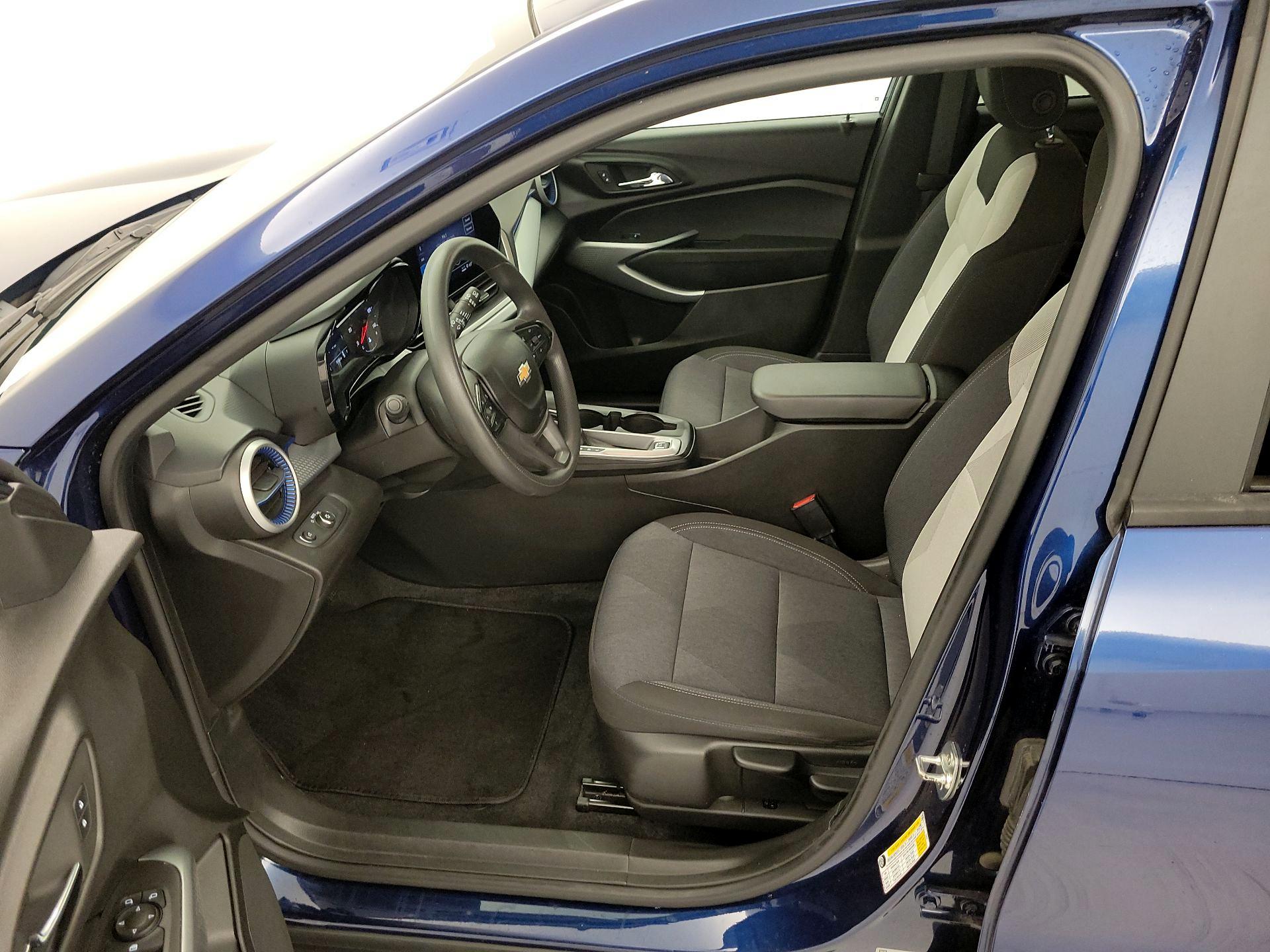 Thumbnail: 2024 Chevrolet Trax - 11