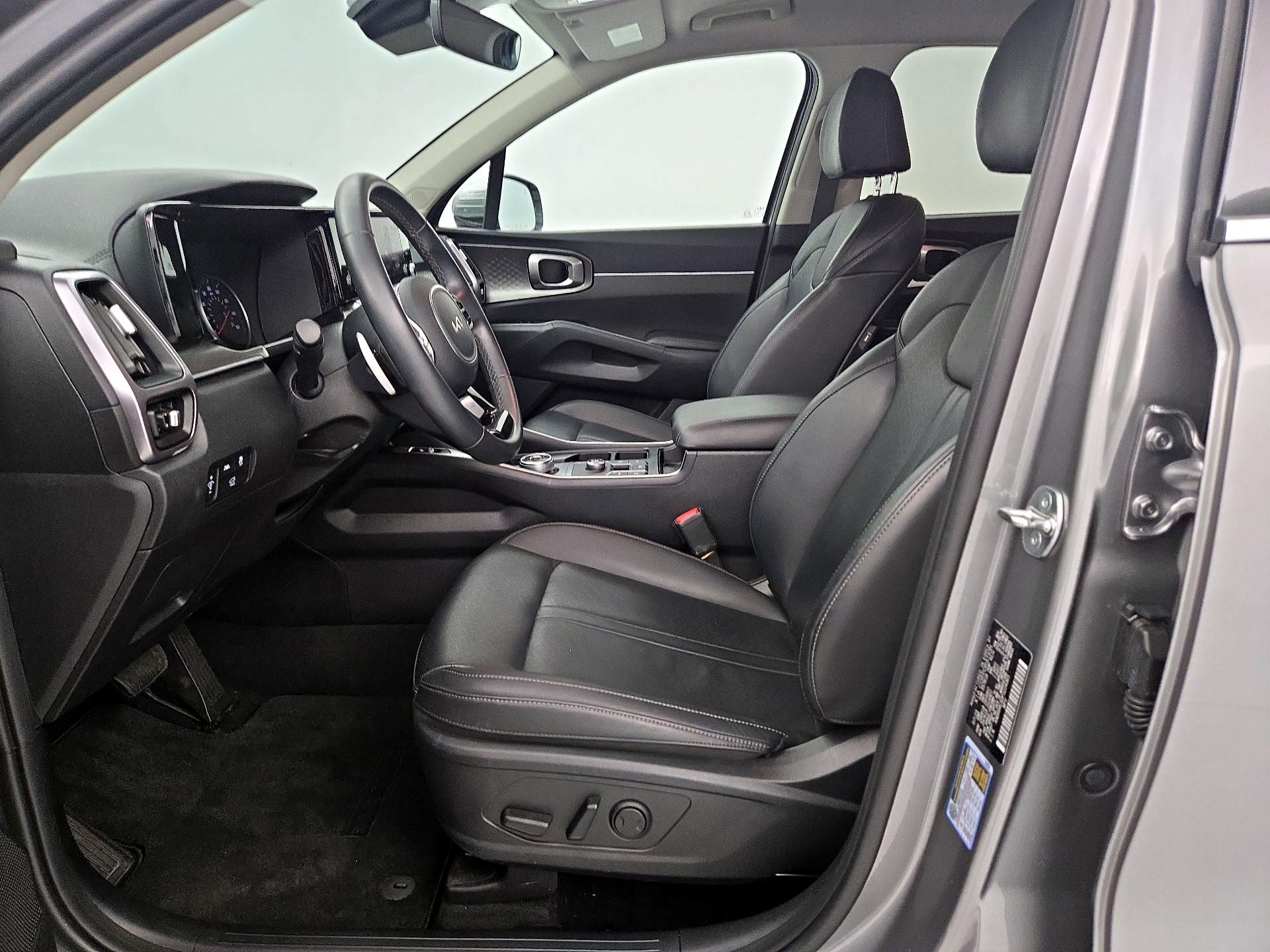 Thumbnail: 2023 Kia Sorento - 11