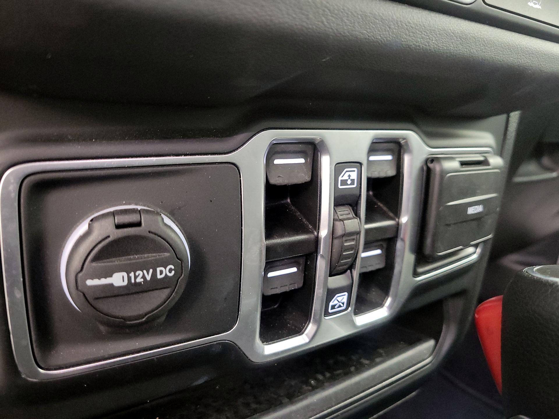 Thumbnail: 2025 Jeep Wrangler - 18