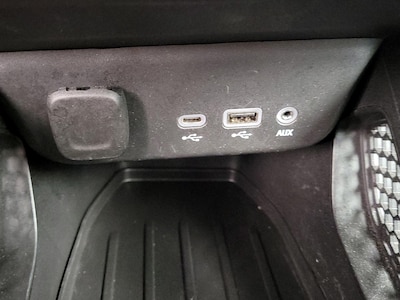 USB/AUX Ports