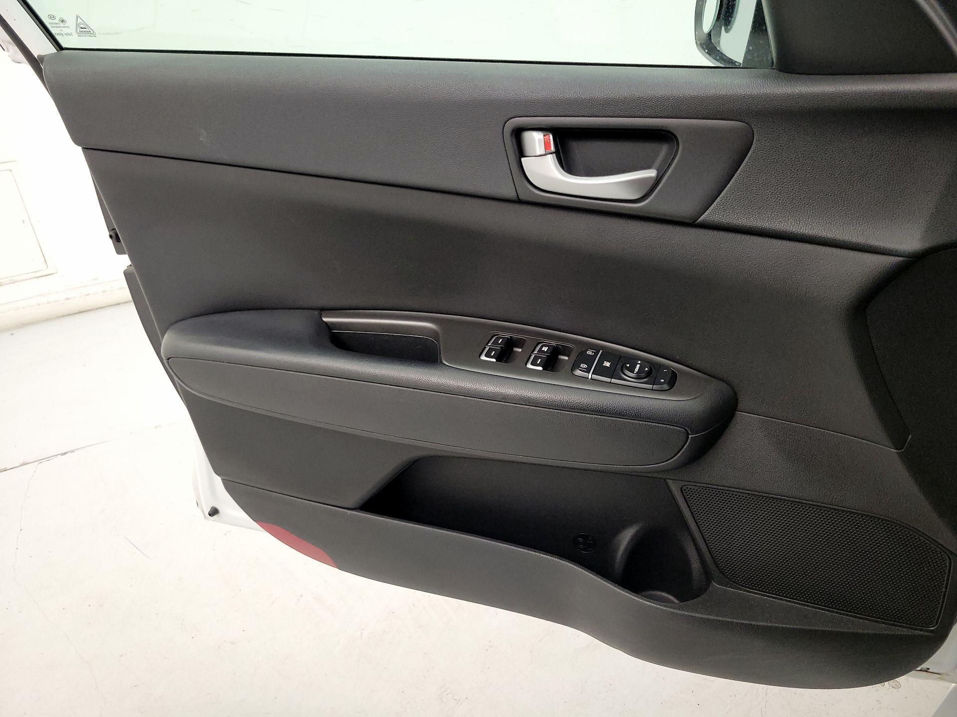 Thumbnail: 2017 Kia Optima - 12