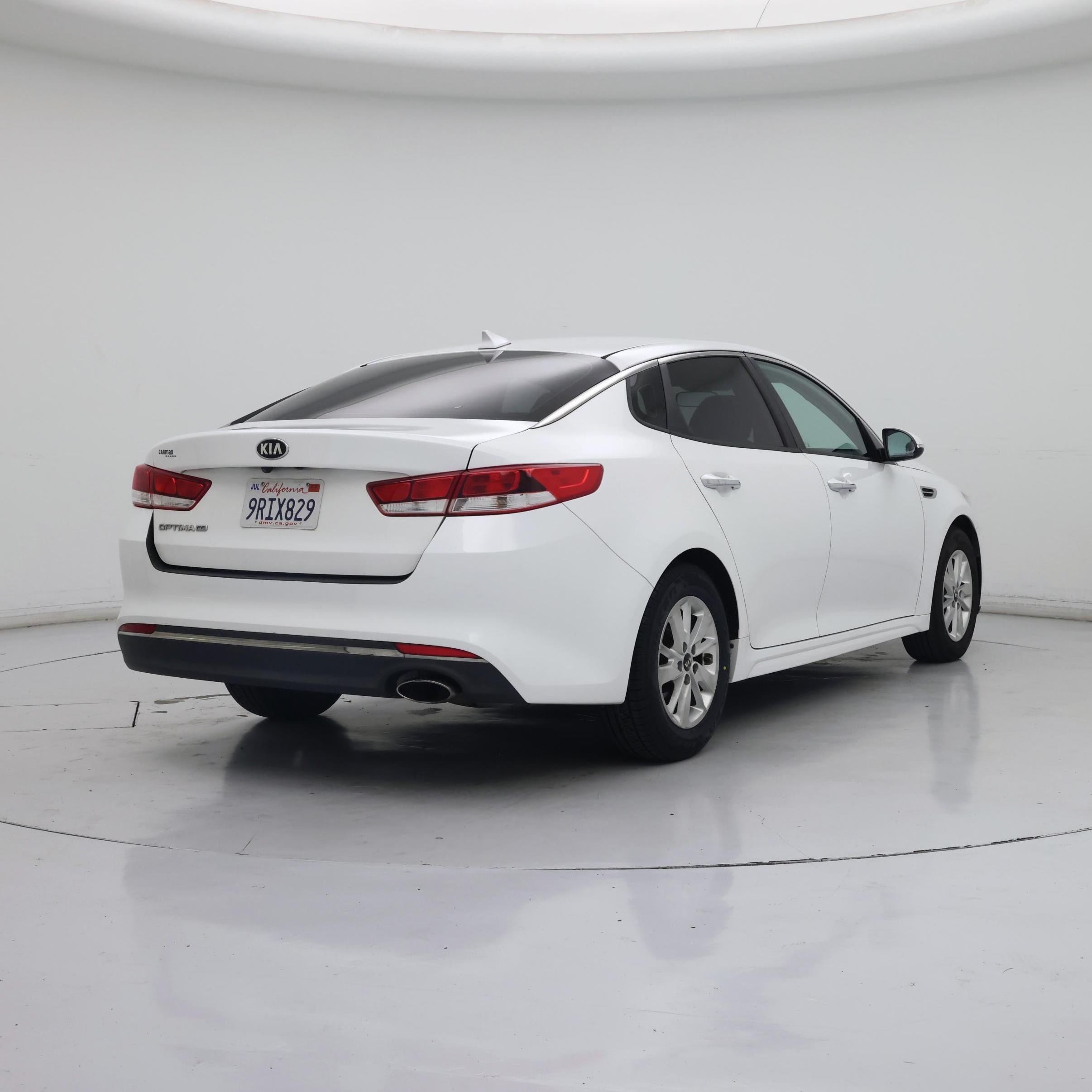 Thumbnail: 2017 Kia Optima - 8