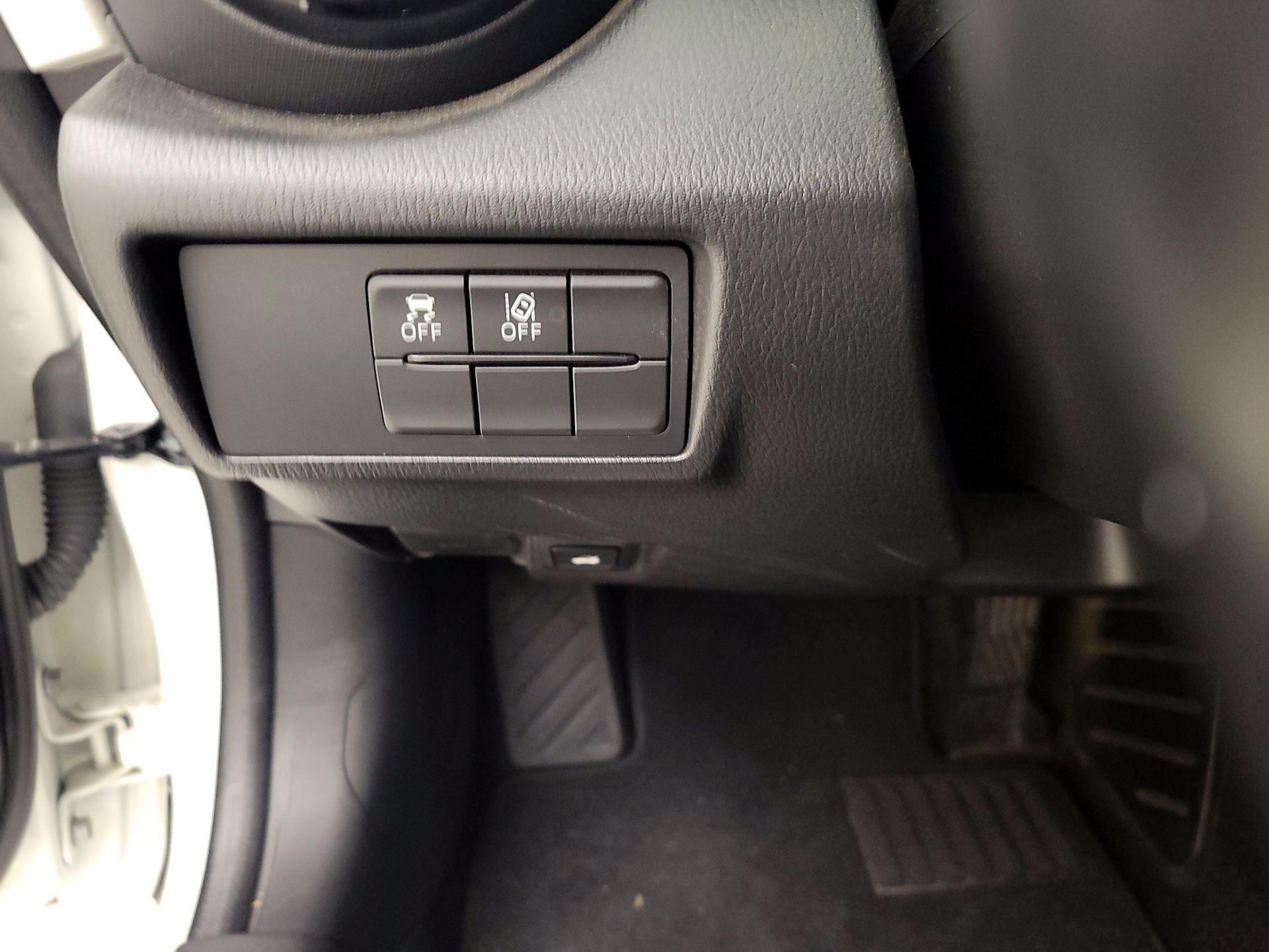 Thumbnail: 2020 Mazda MX-5 Miata - 13