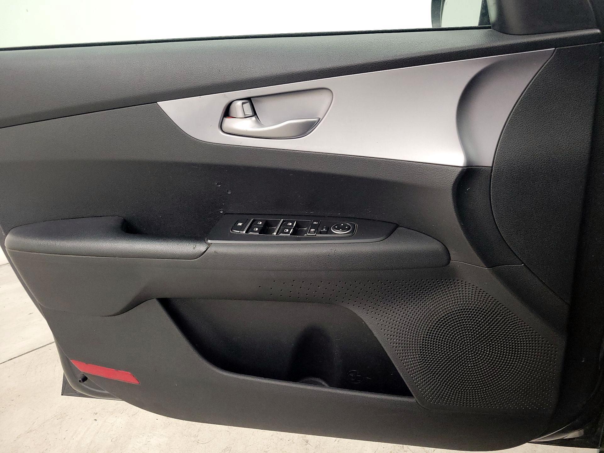 Thumbnail: 2023 Kia Forte - 12