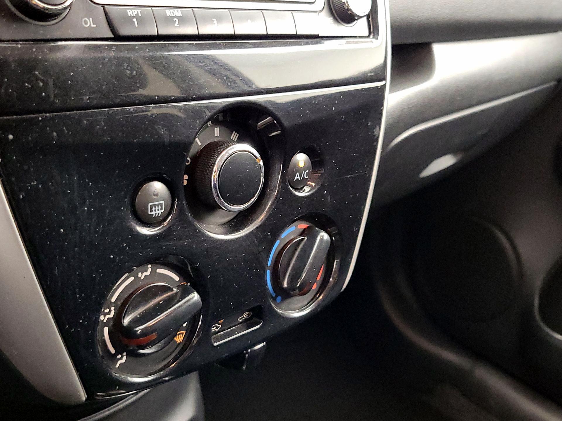 Thumbnail: 2016 Nissan Versa Note - 15