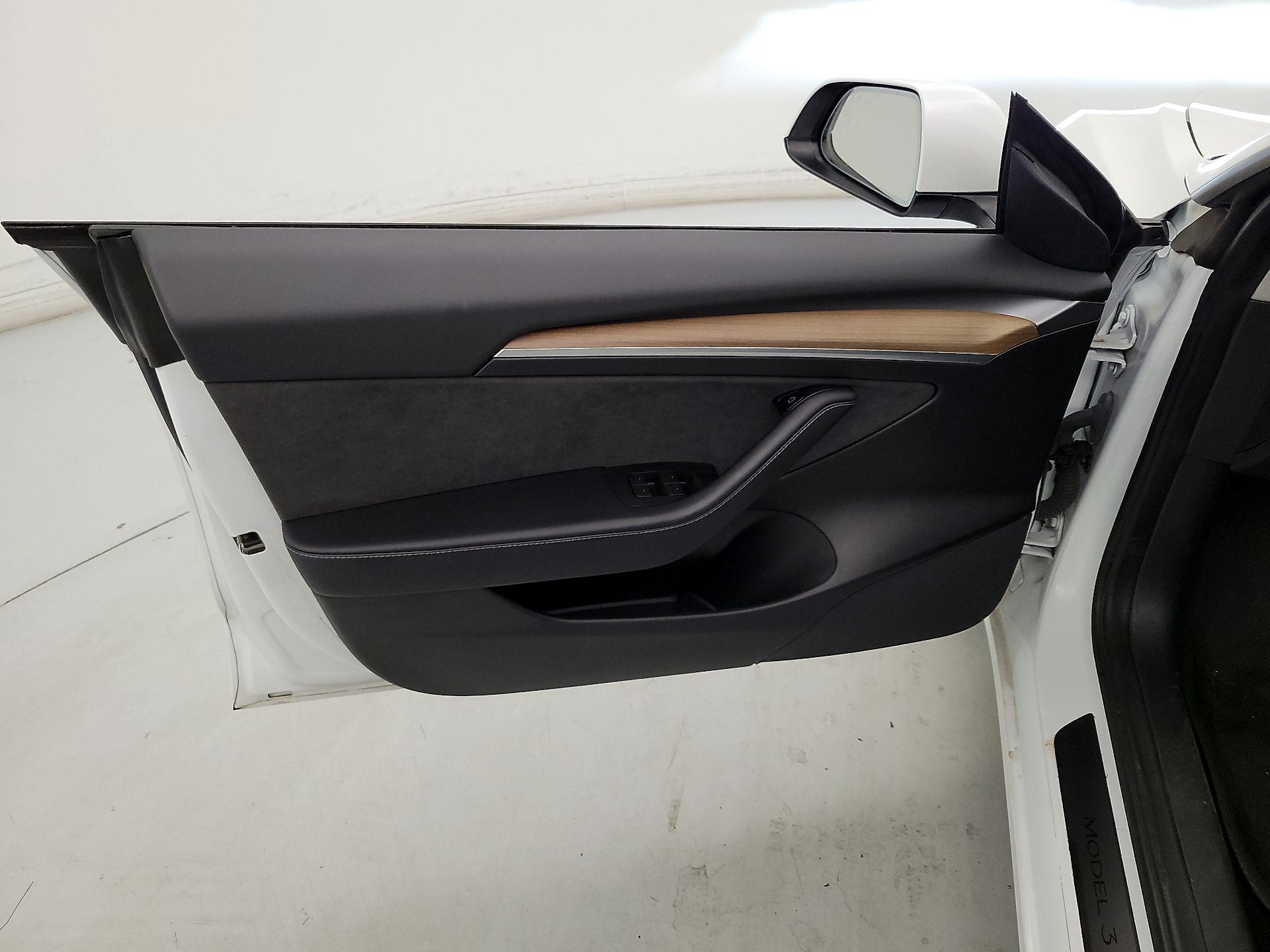 Thumbnail: 2022 Tesla Model 3 - 12