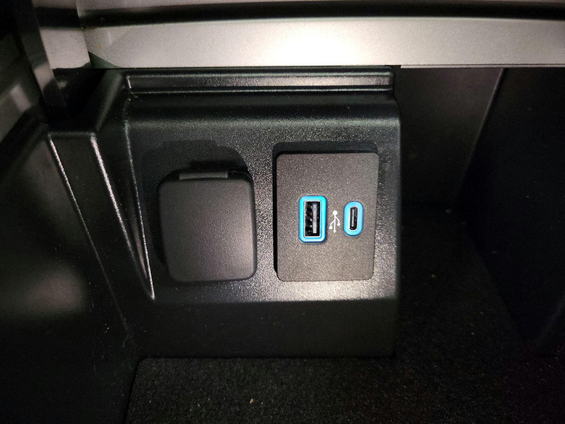 Thumbnail: 2023 Ford Explorer - 19