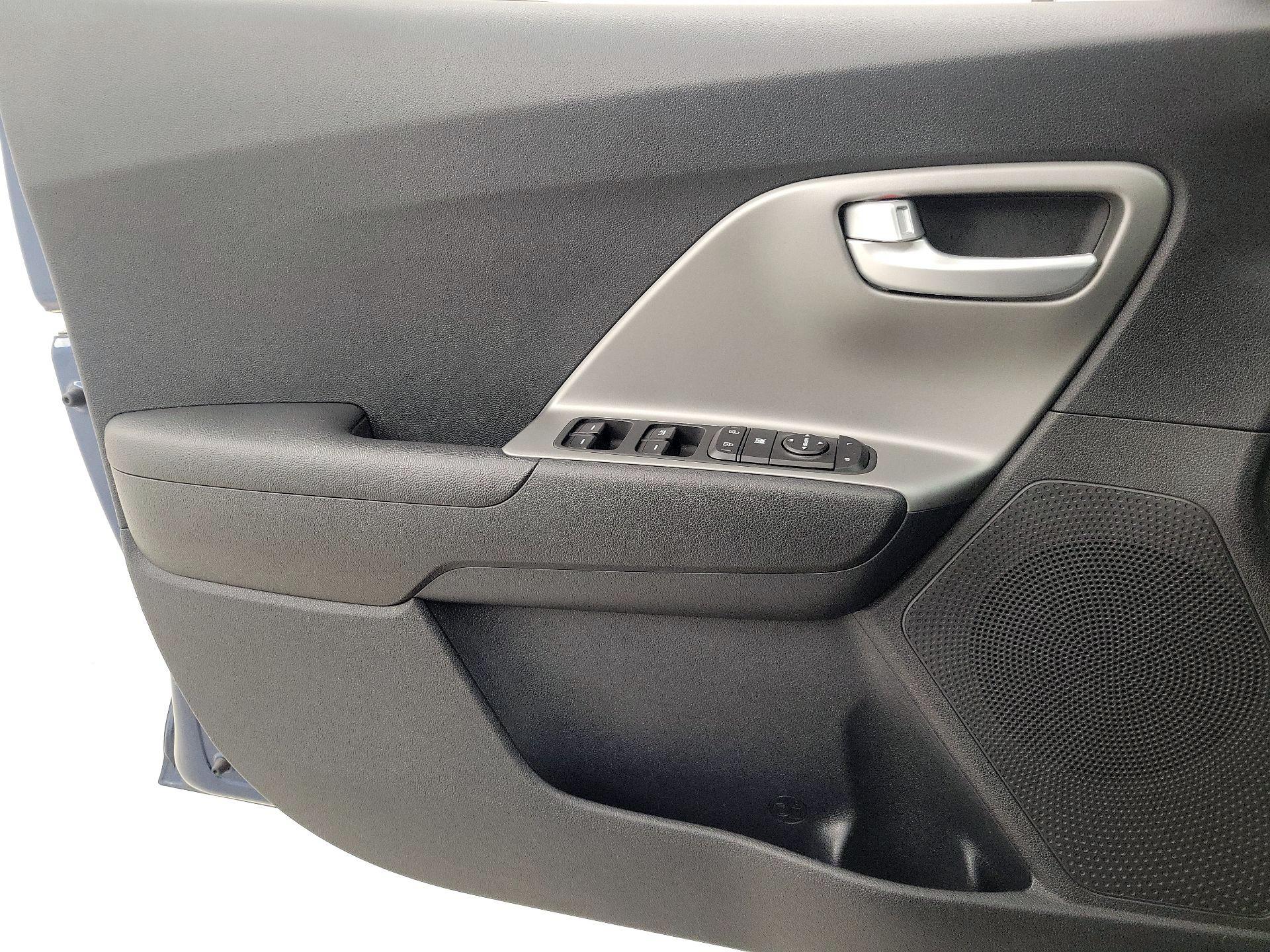 Thumbnail: 2019 Kia Niro - 12