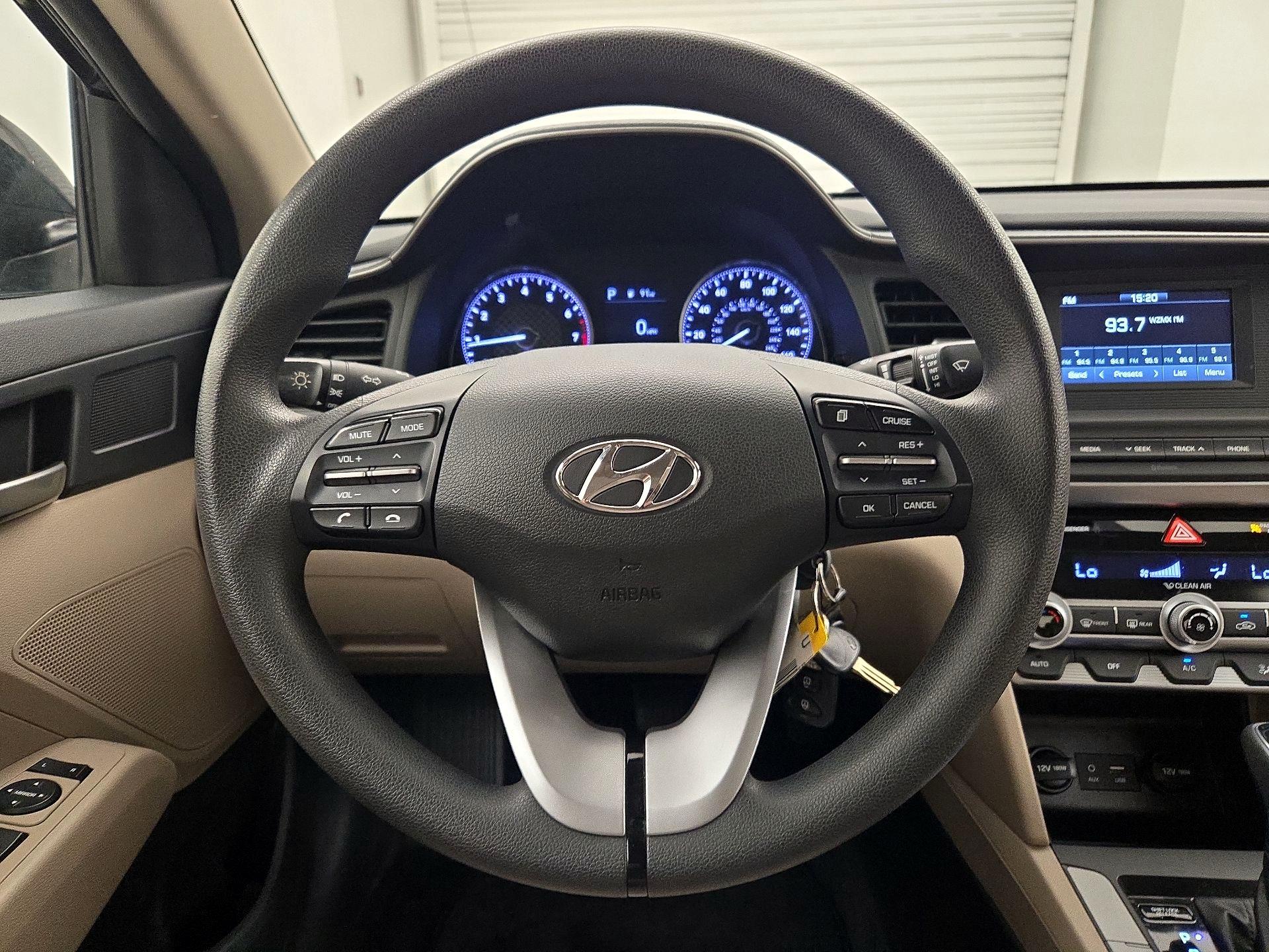 Thumbnail: 2020 Hyundai Elantra - 10